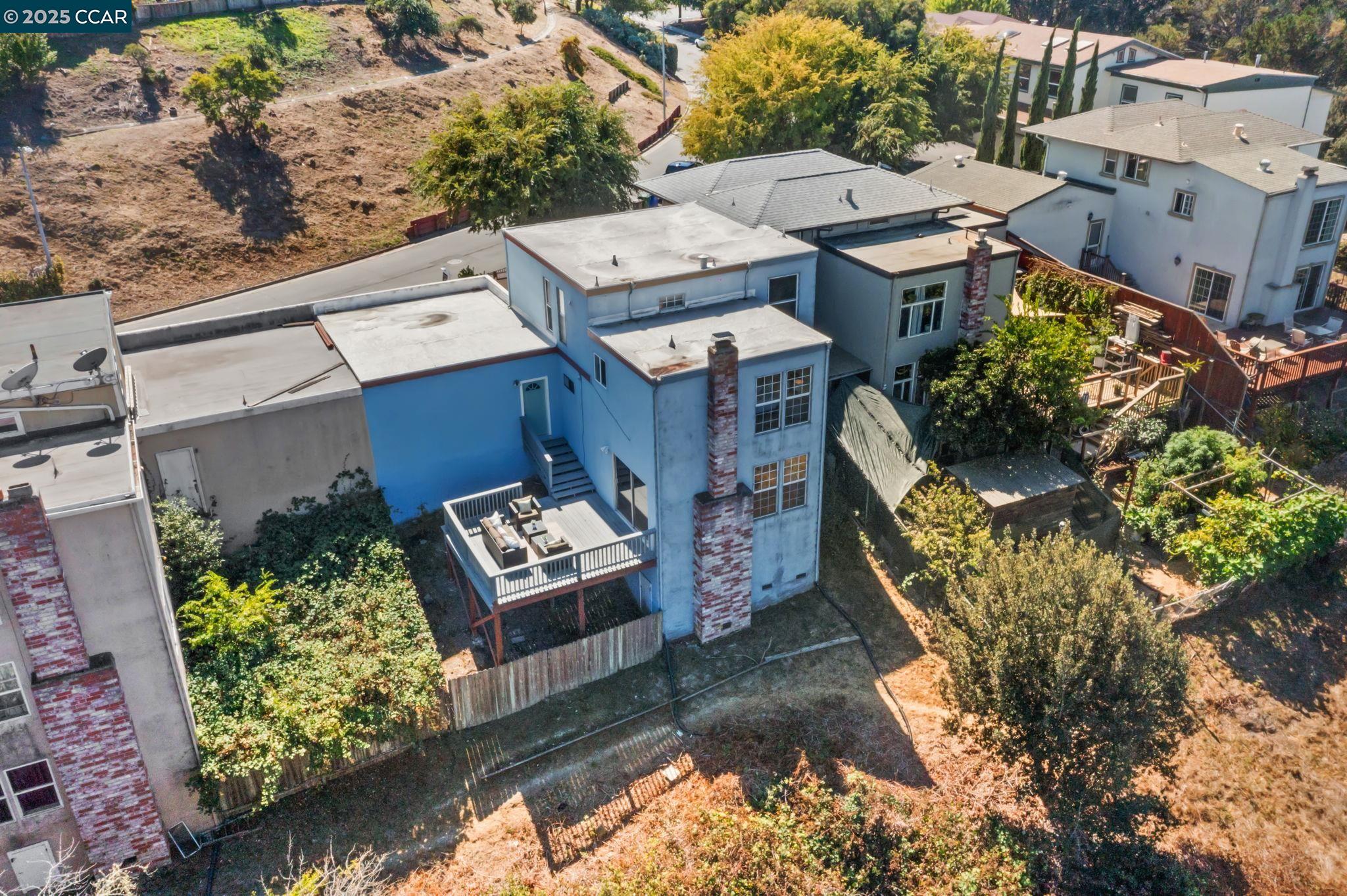 989 Parkside Dr