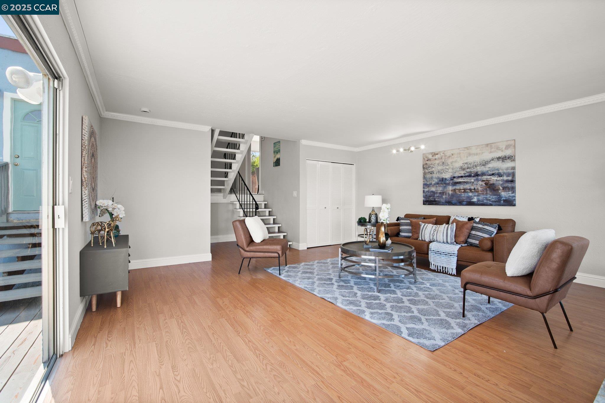 989 Parkside Dr