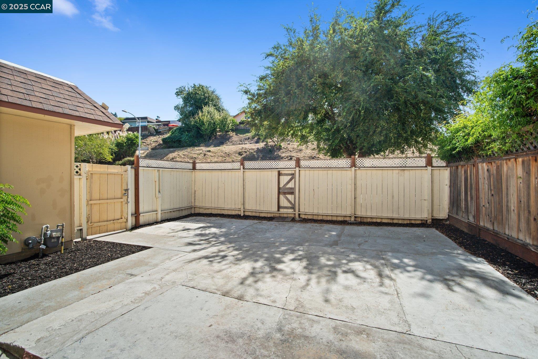 989 Parkside Dr