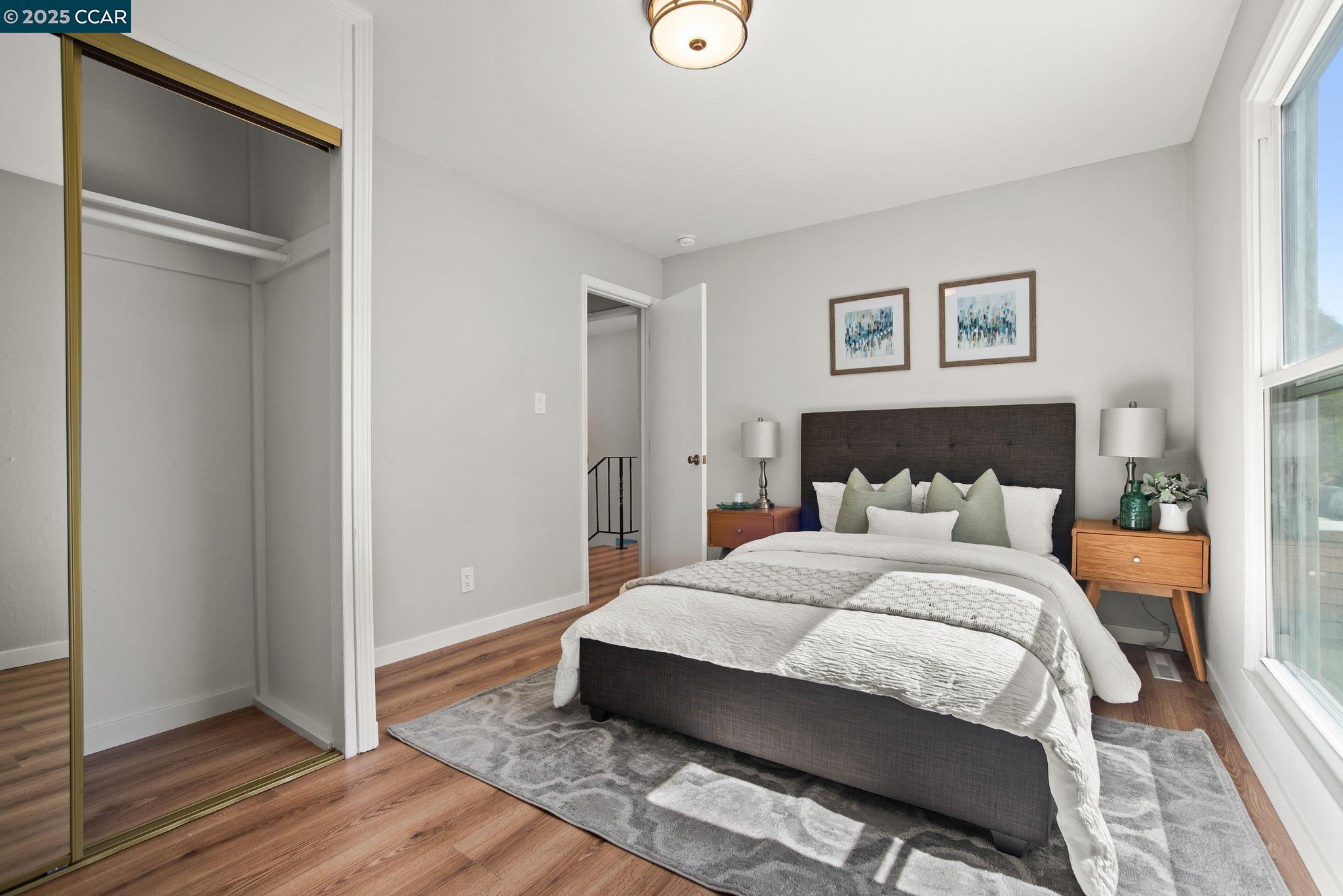 989 Parkside Dr