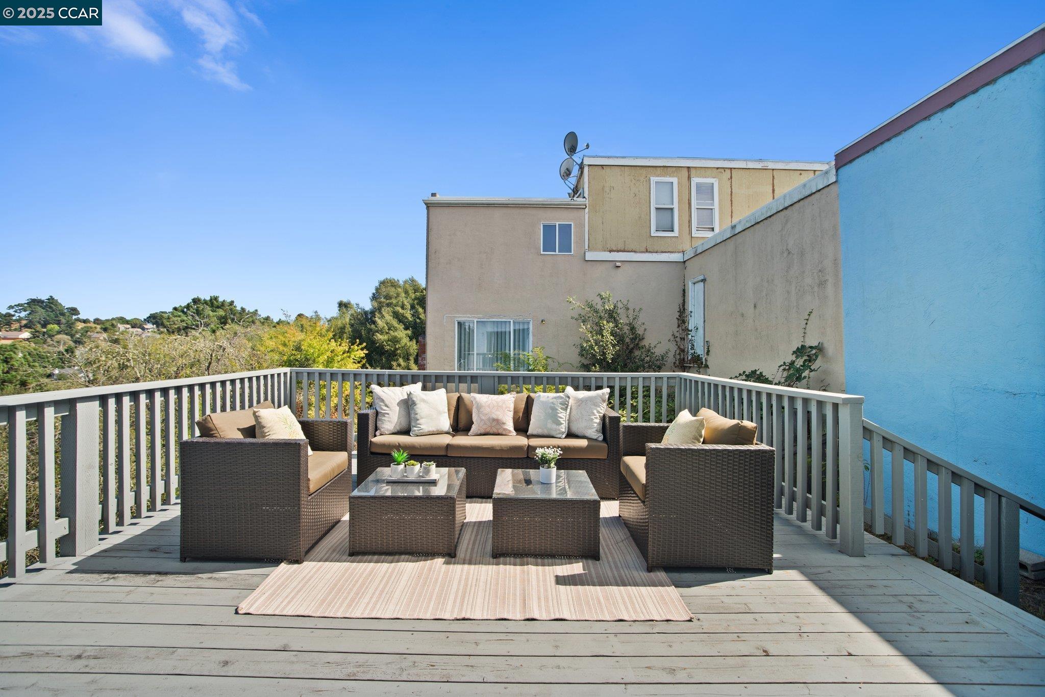989 Parkside Dr