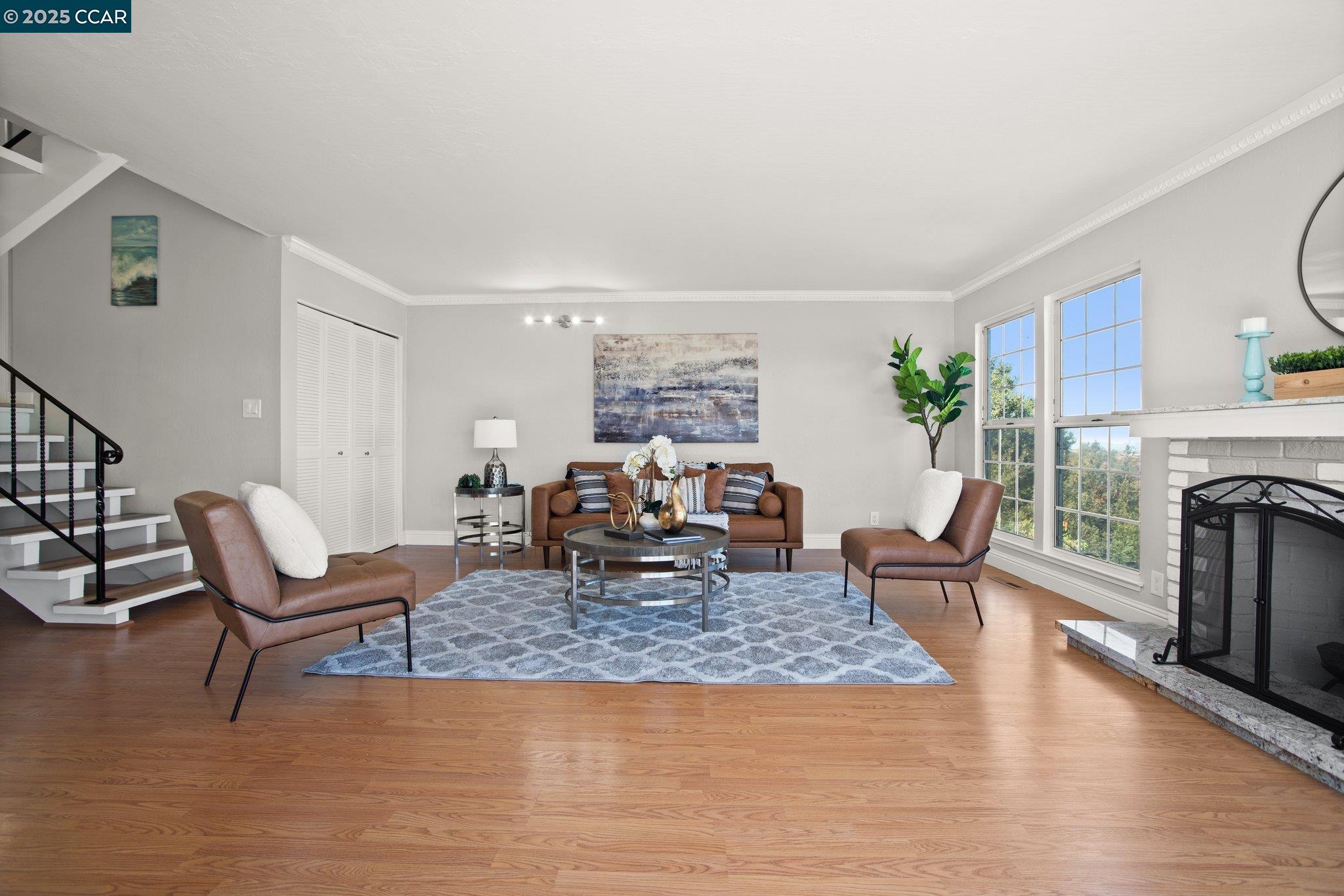 989 Parkside Dr
