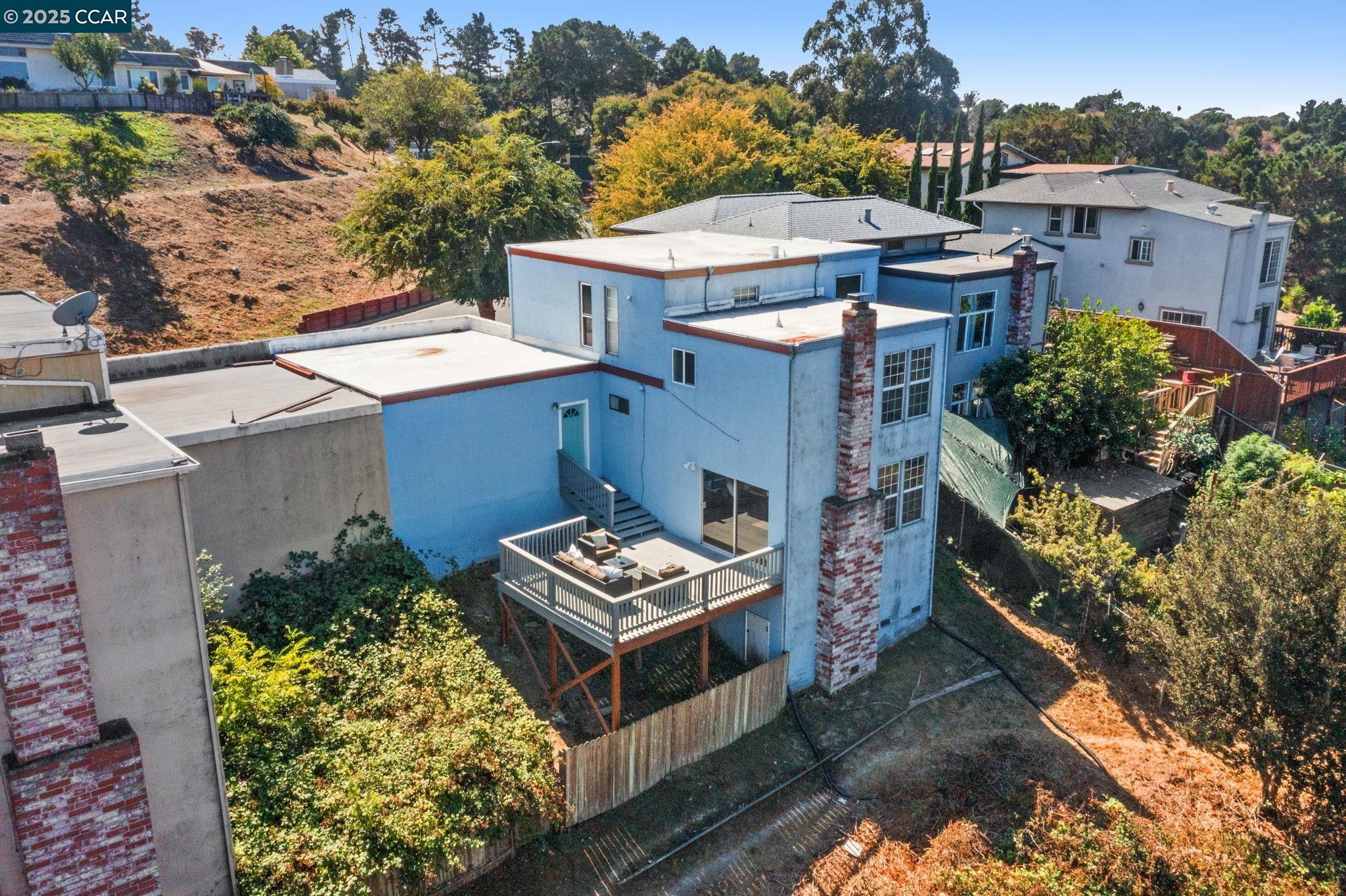 989 Parkside Dr