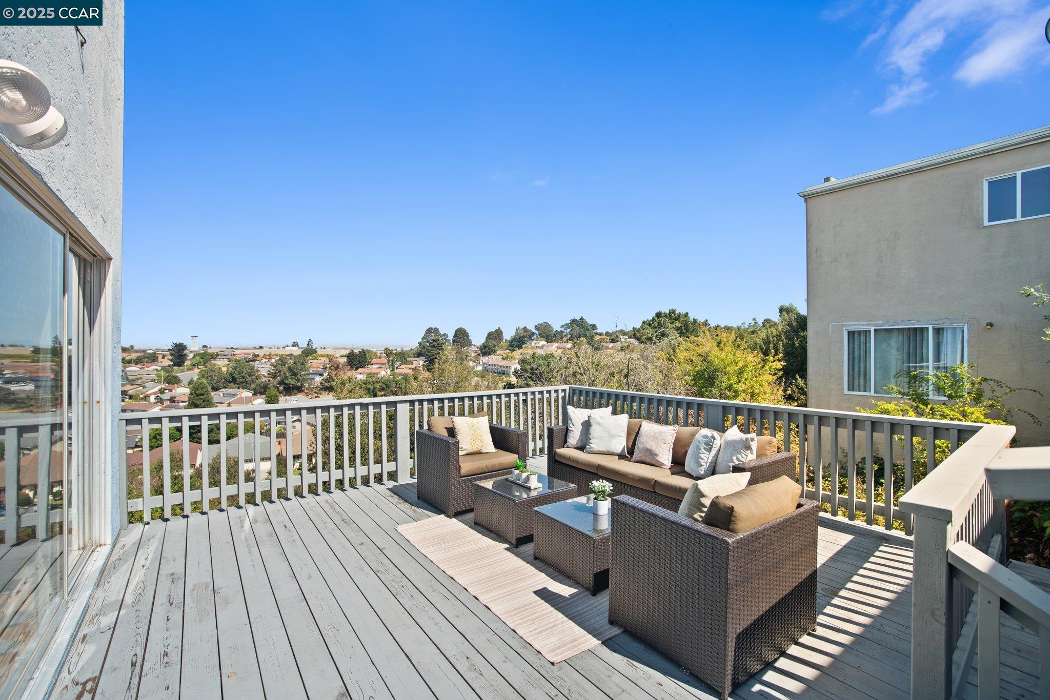 989 Parkside Dr