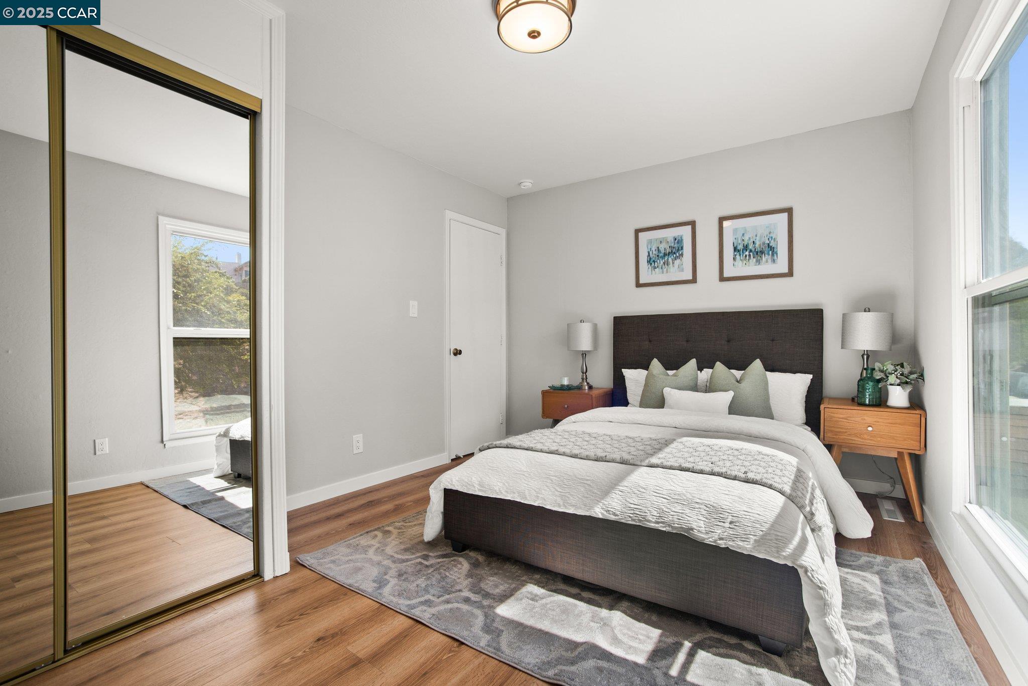 989 Parkside Dr
