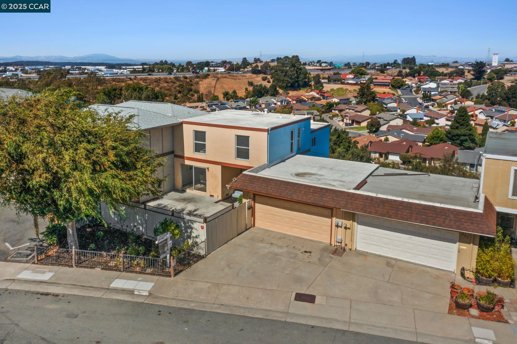 989 Parkside Dr