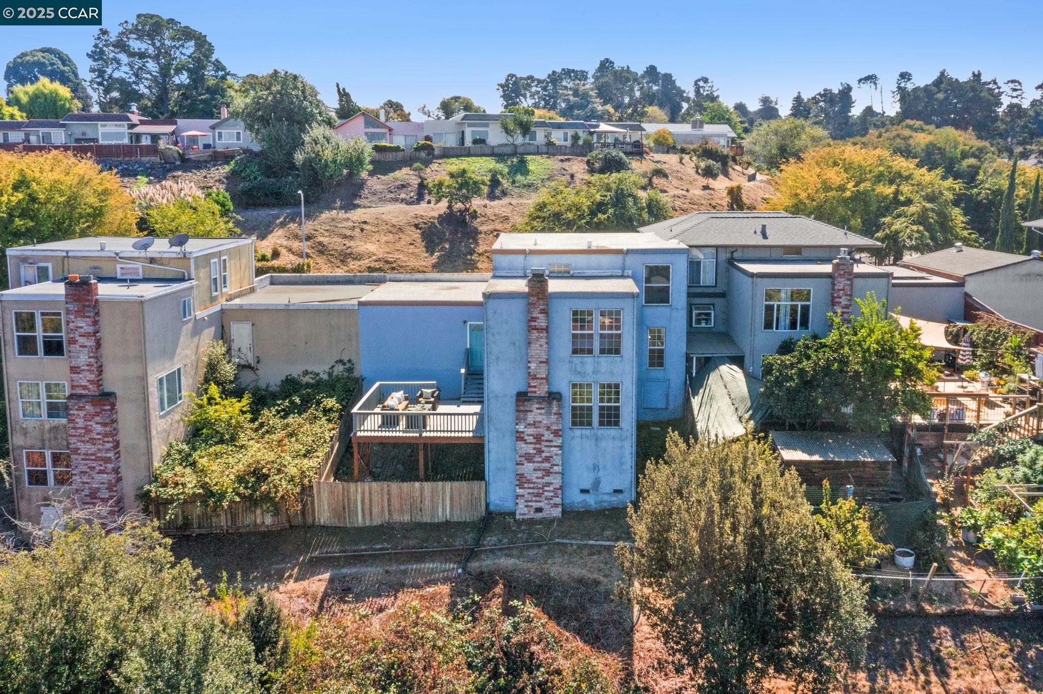989 Parkside Dr