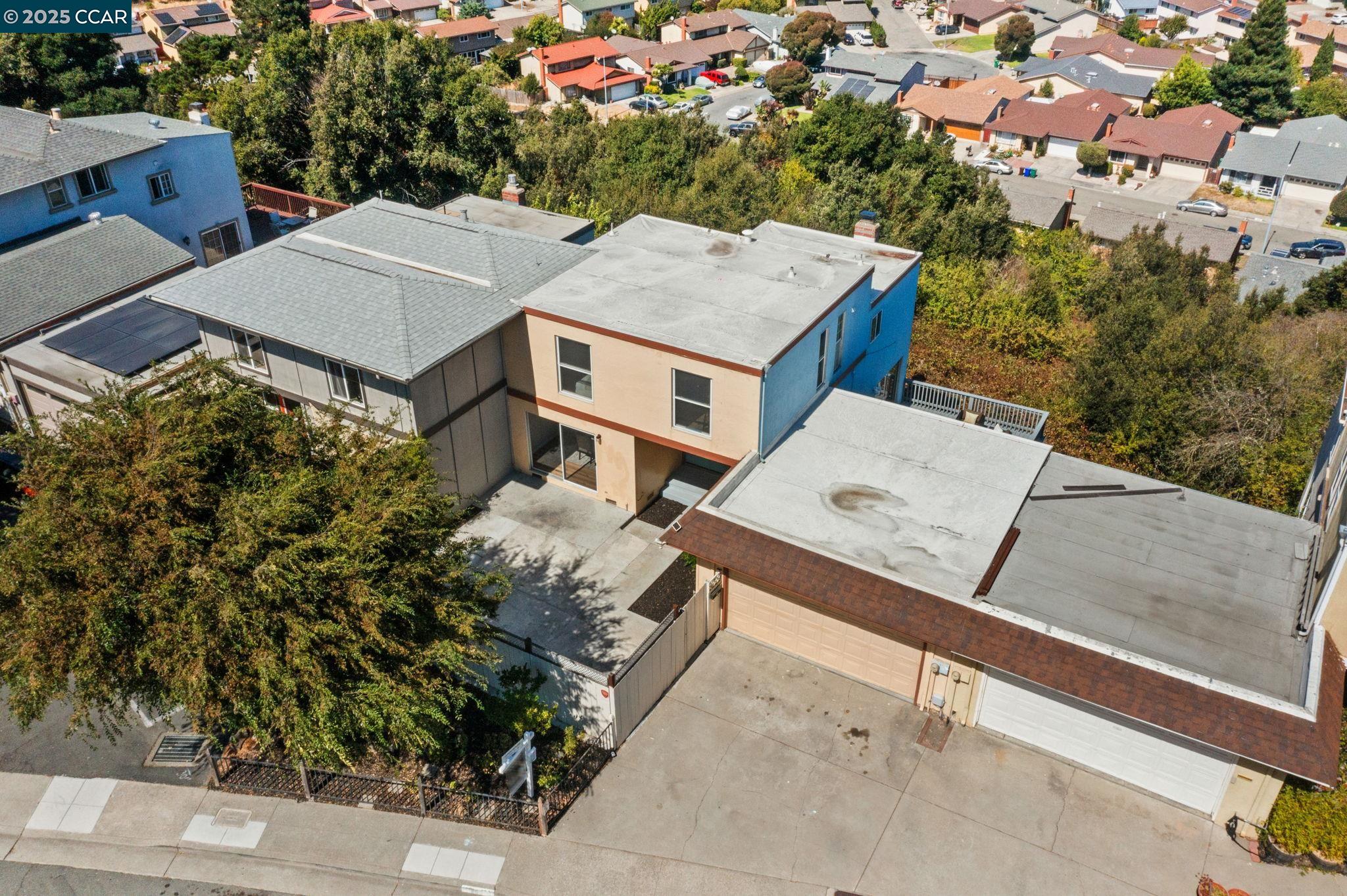 989 Parkside Dr