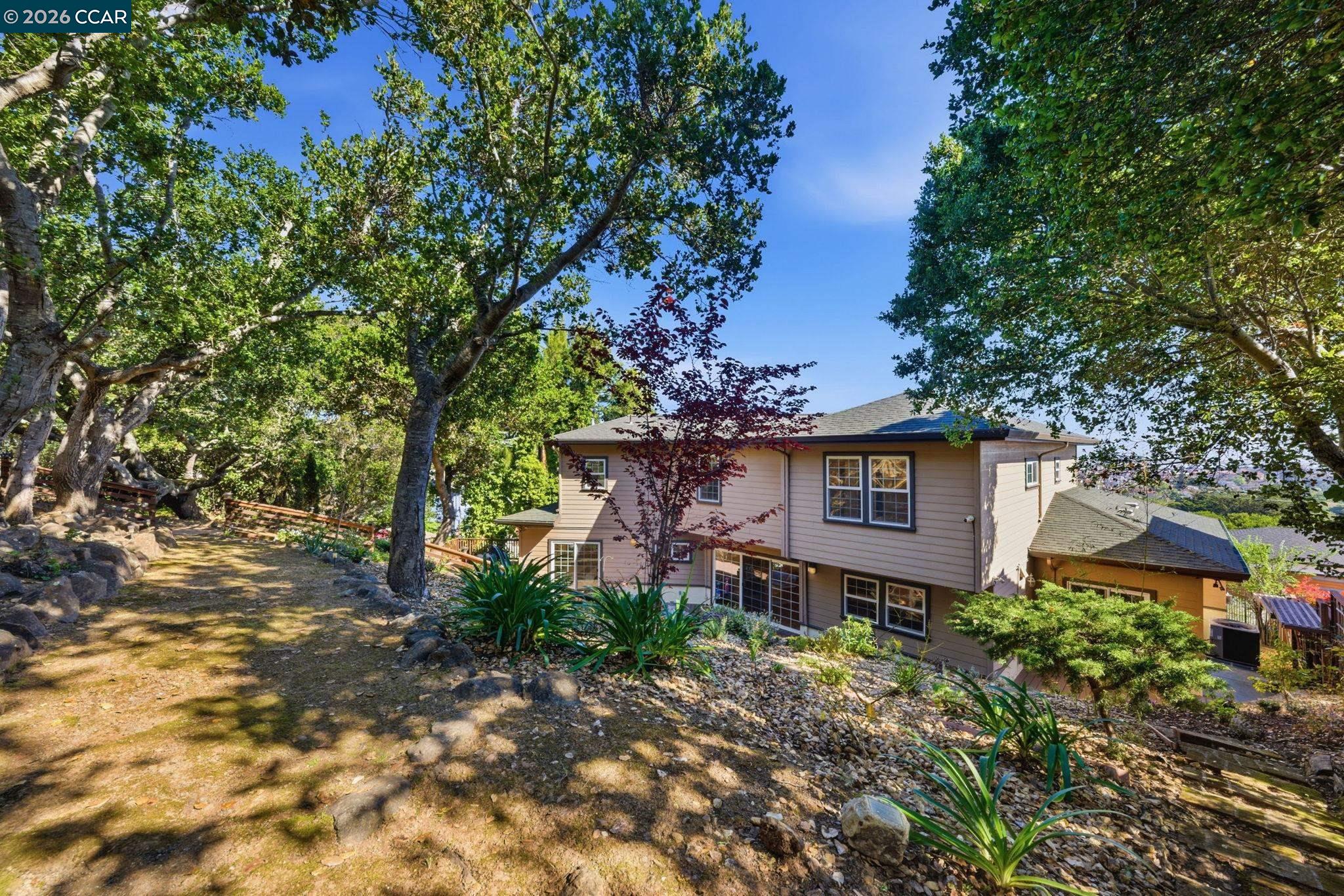 8 Millbrae Cir
