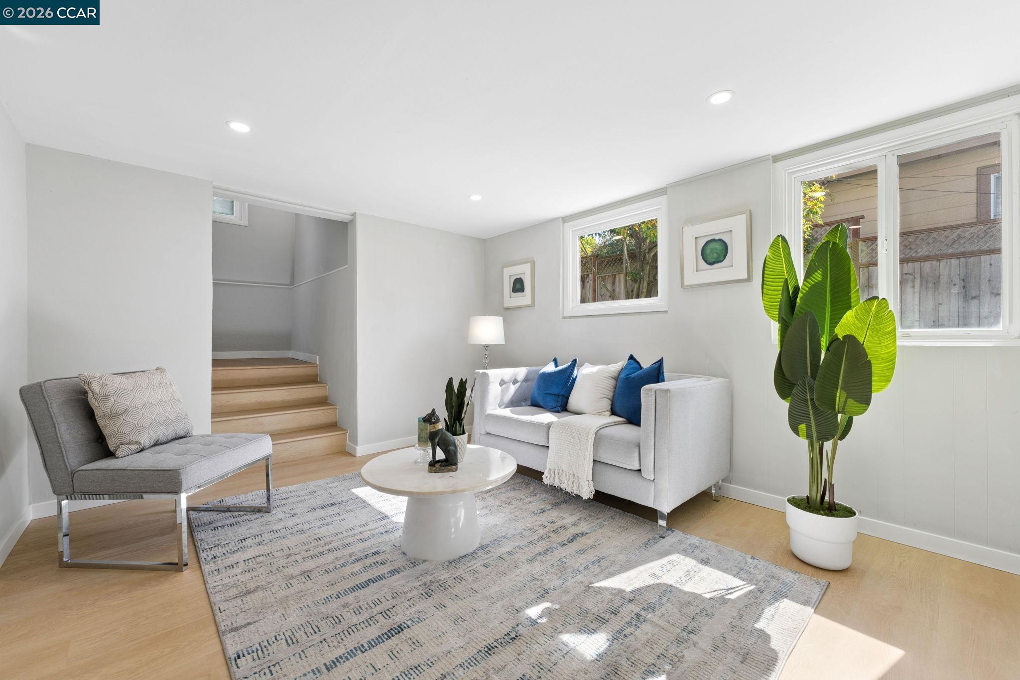 2338 Mono Ave
