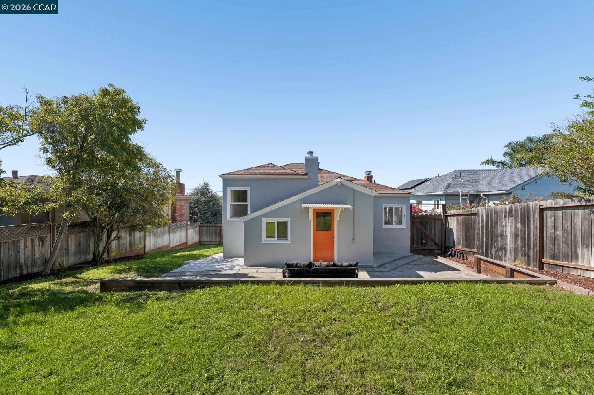 2338 Mono Ave