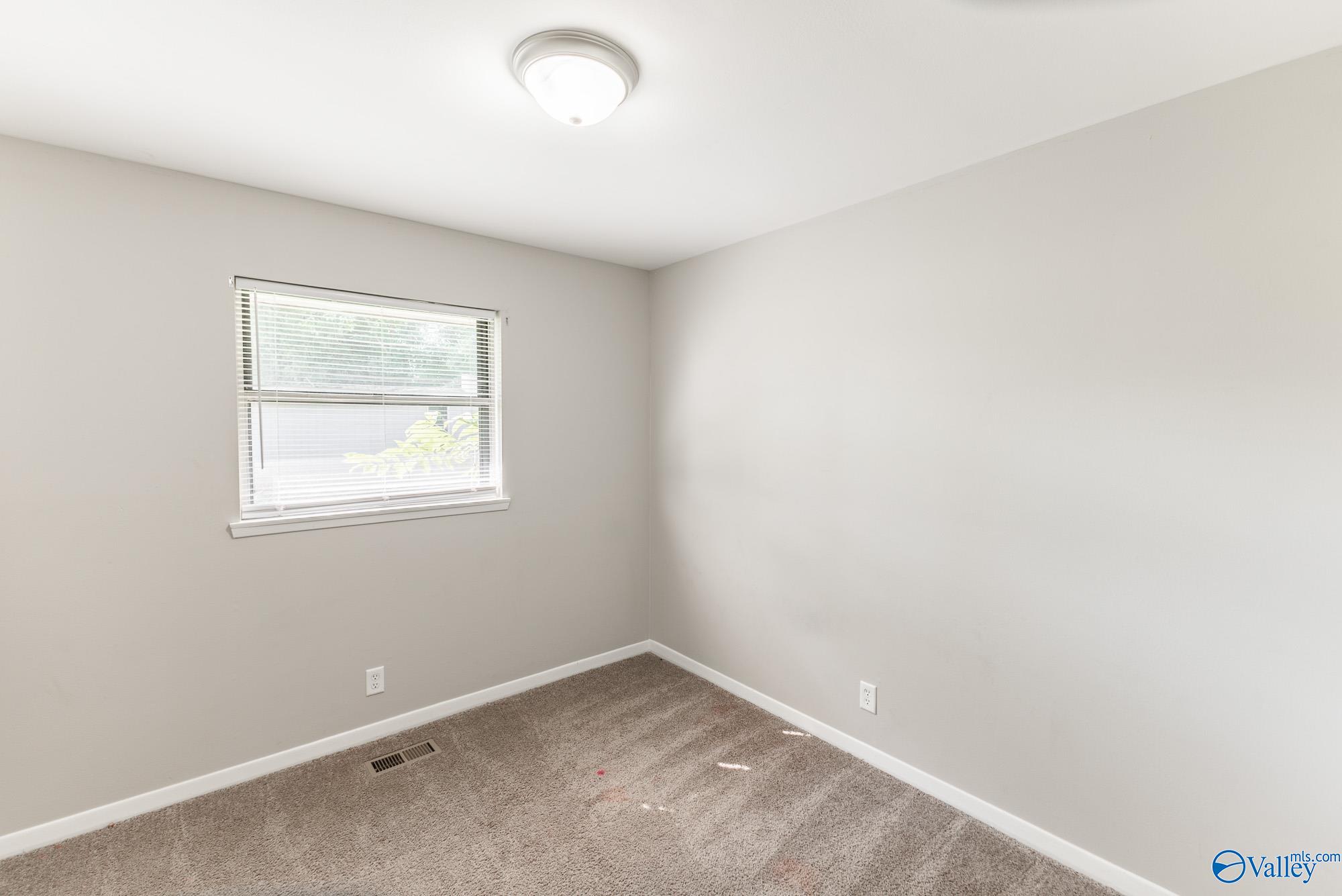 2402 Mcclain Circle NW