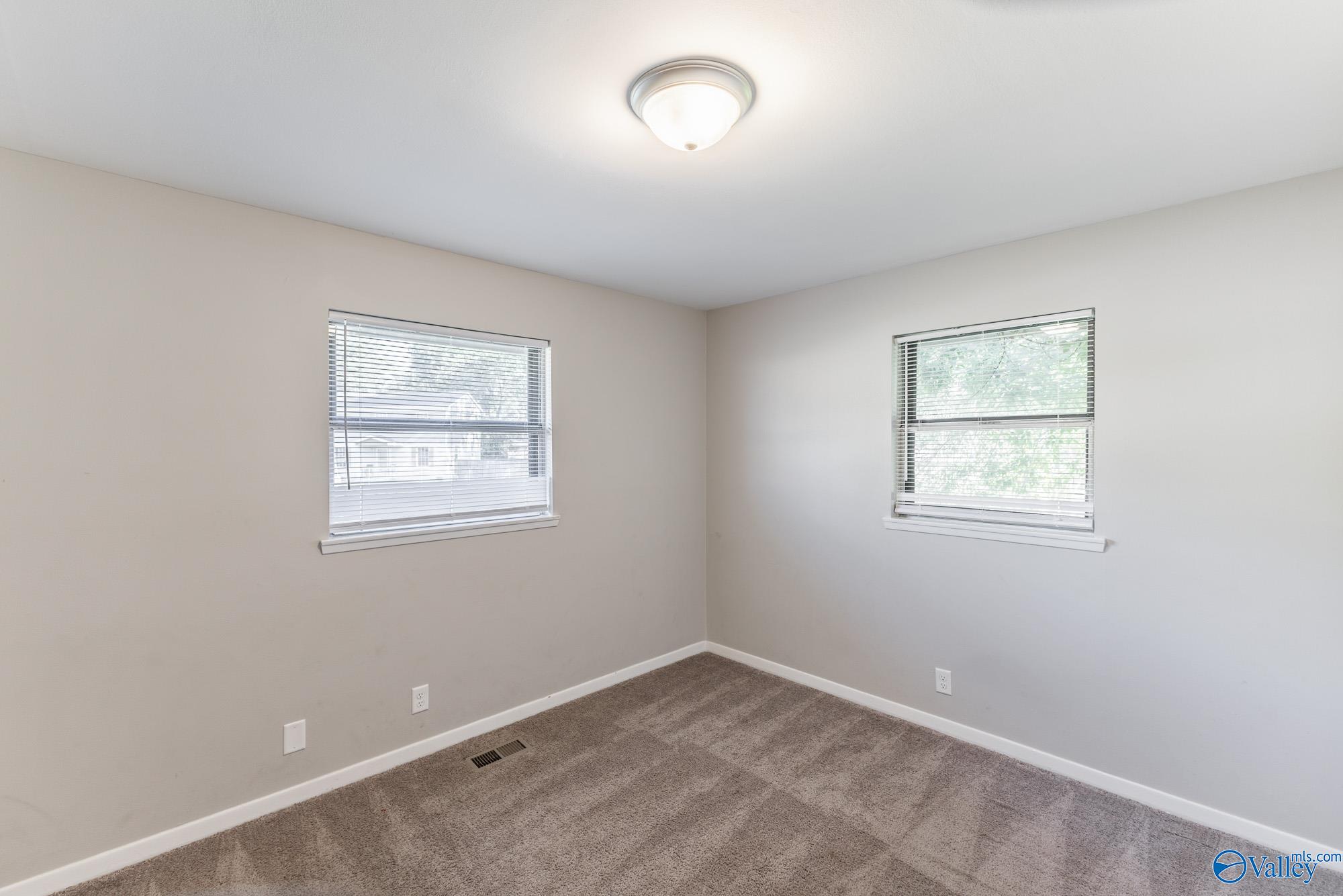 2402 Mcclain Circle NW