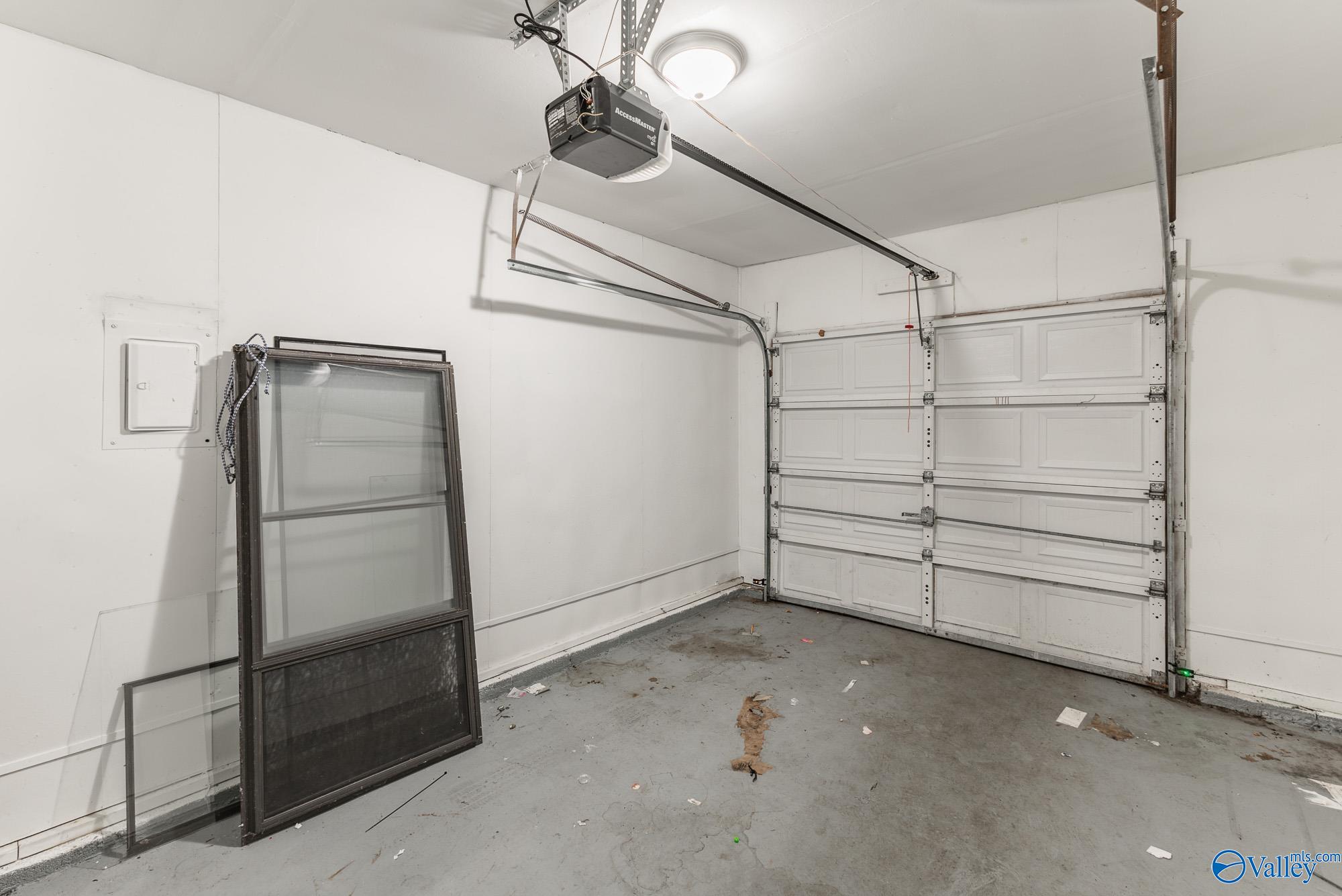 2402 Mcclain Circle NW