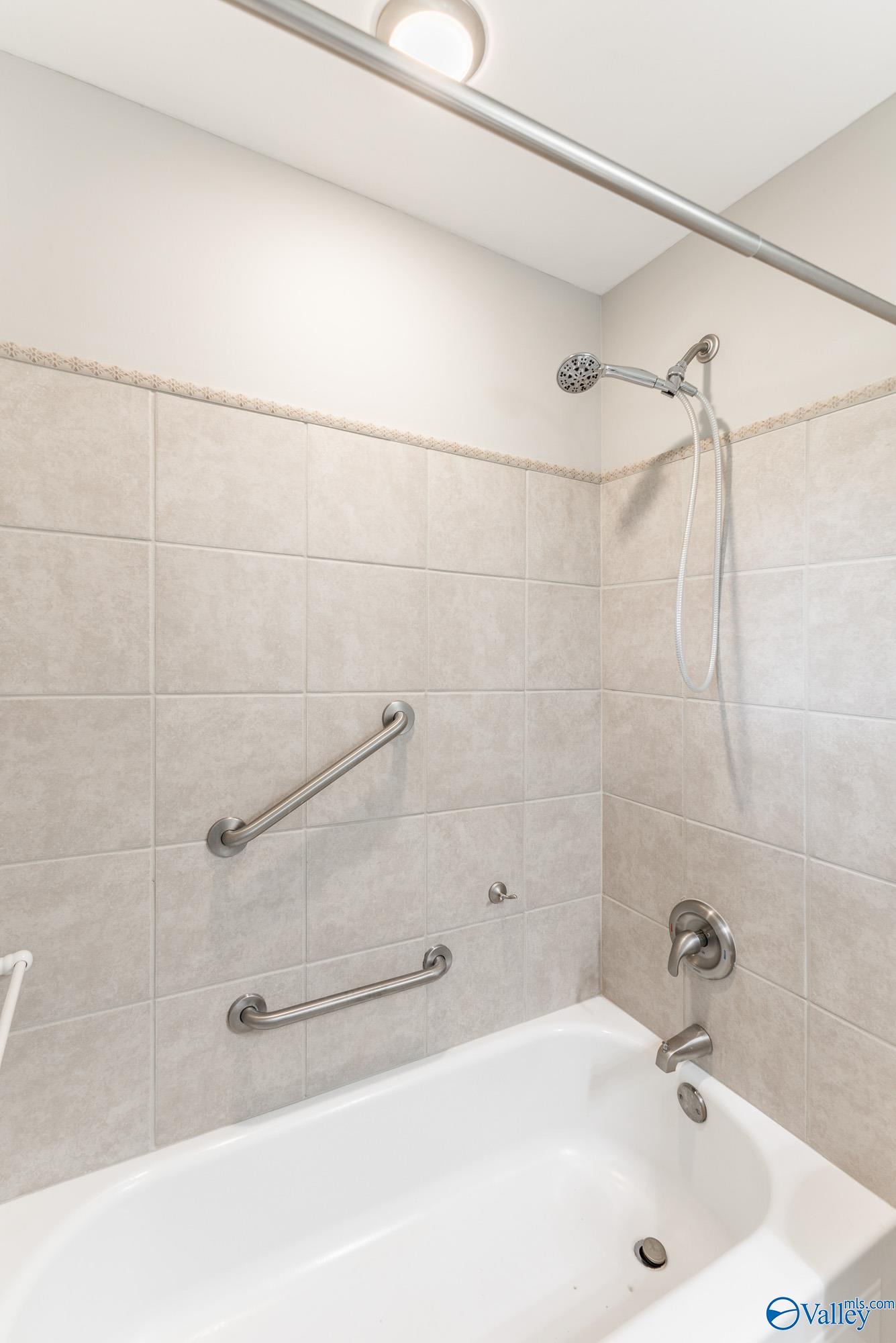 2402 Mcclain Circle NW