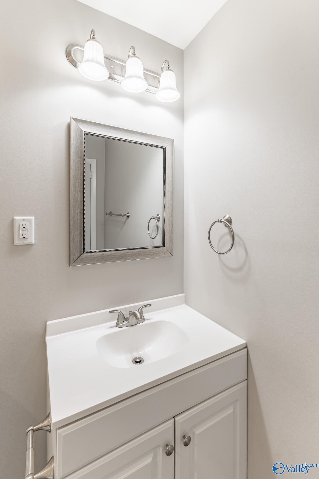 2402 Mcclain Circle NW