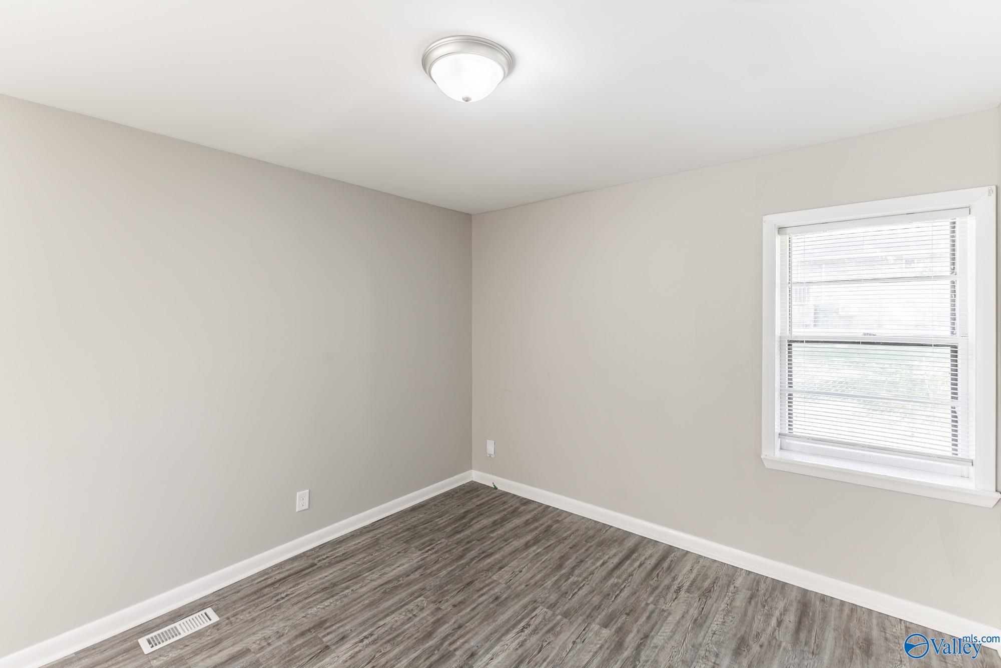 2402 Mcclain Circle NW