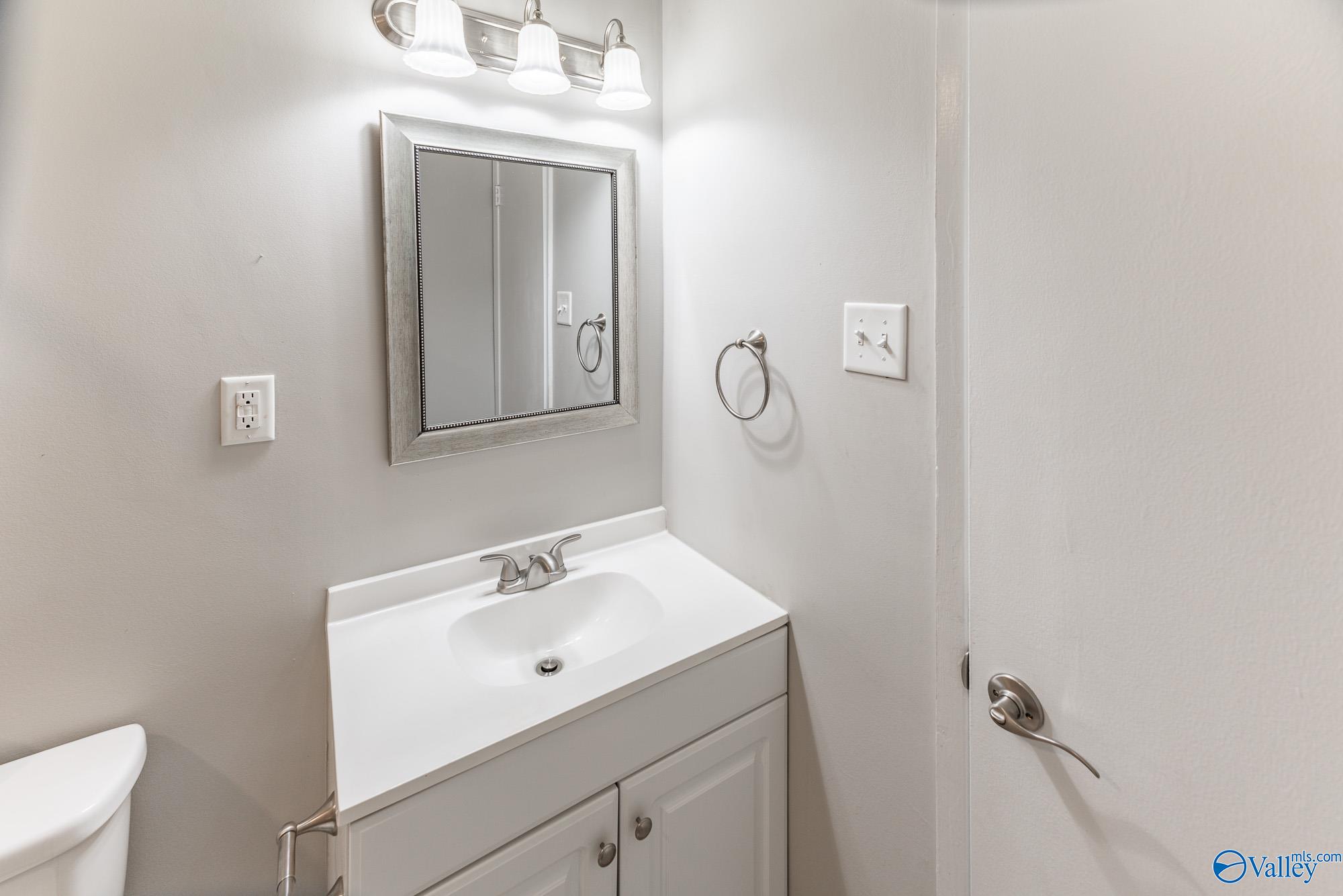 2402 Mcclain Circle NW