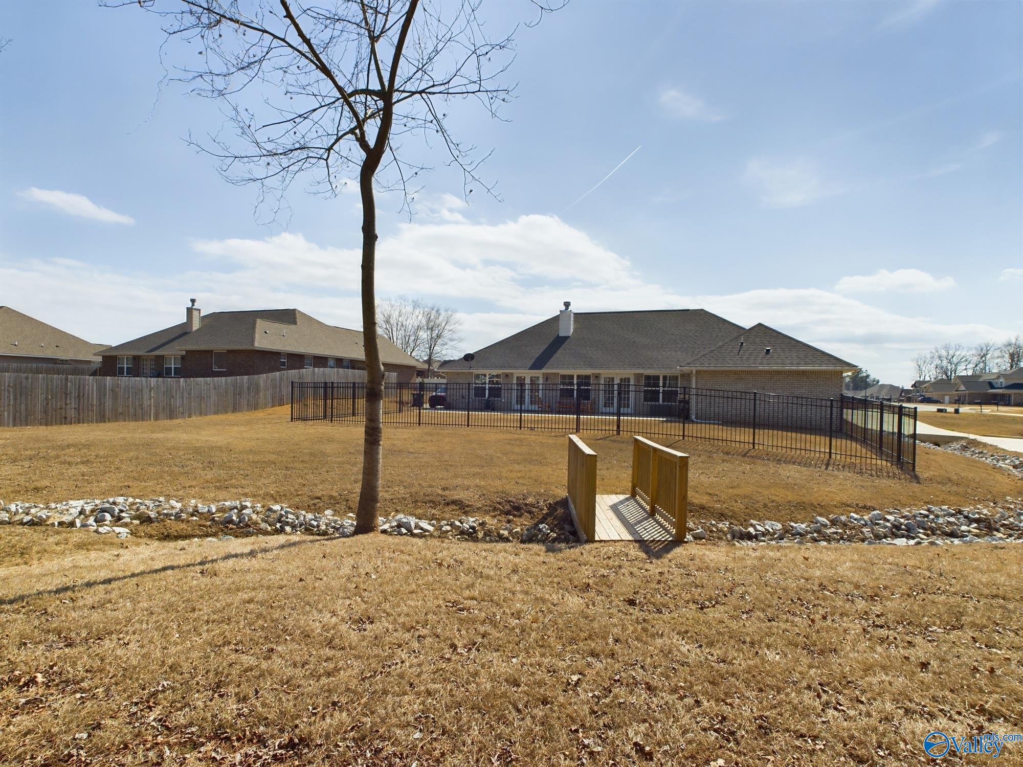 168 Summit Lakes Drive NE