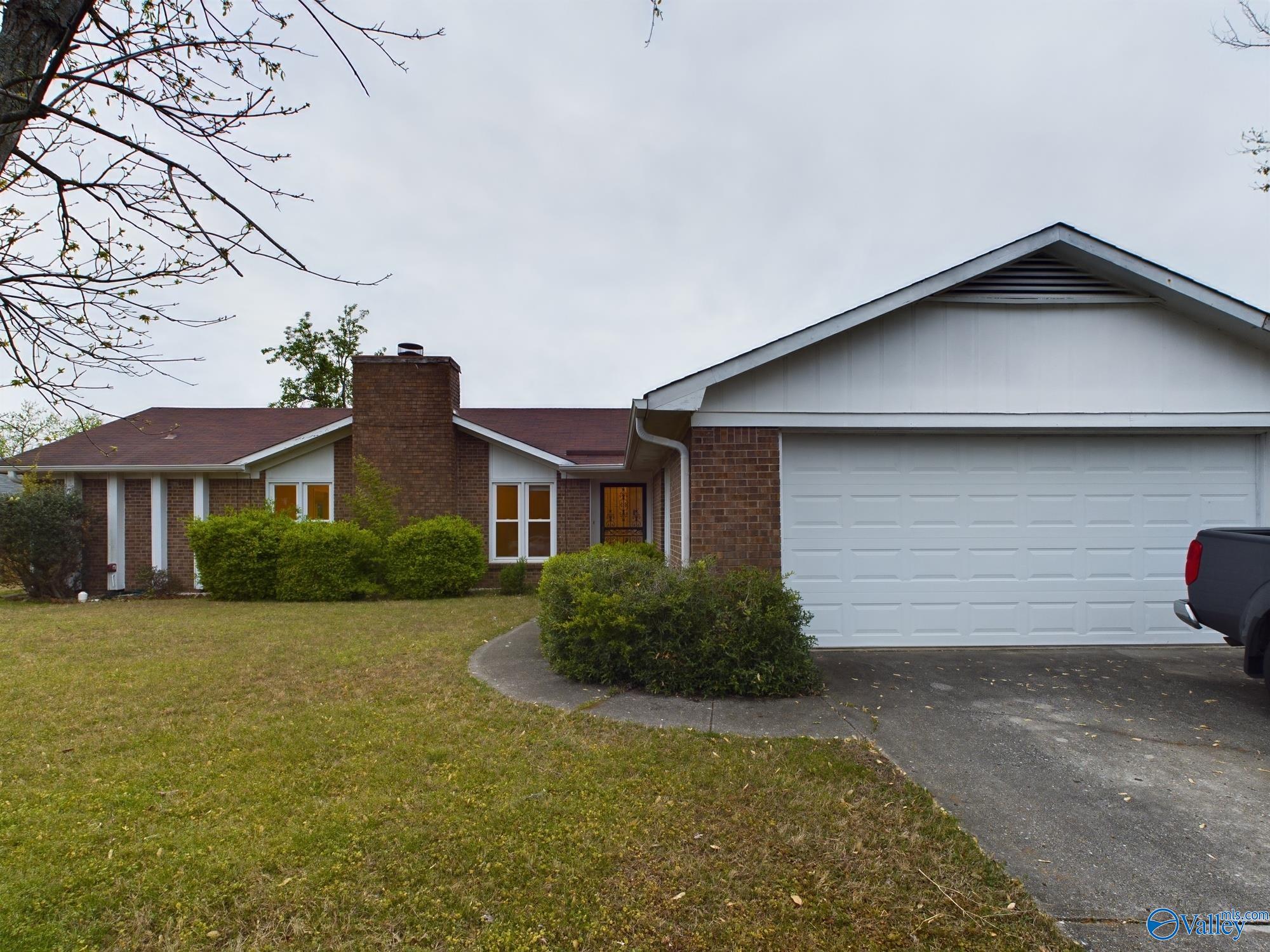 1001 Fieldstone Court SE