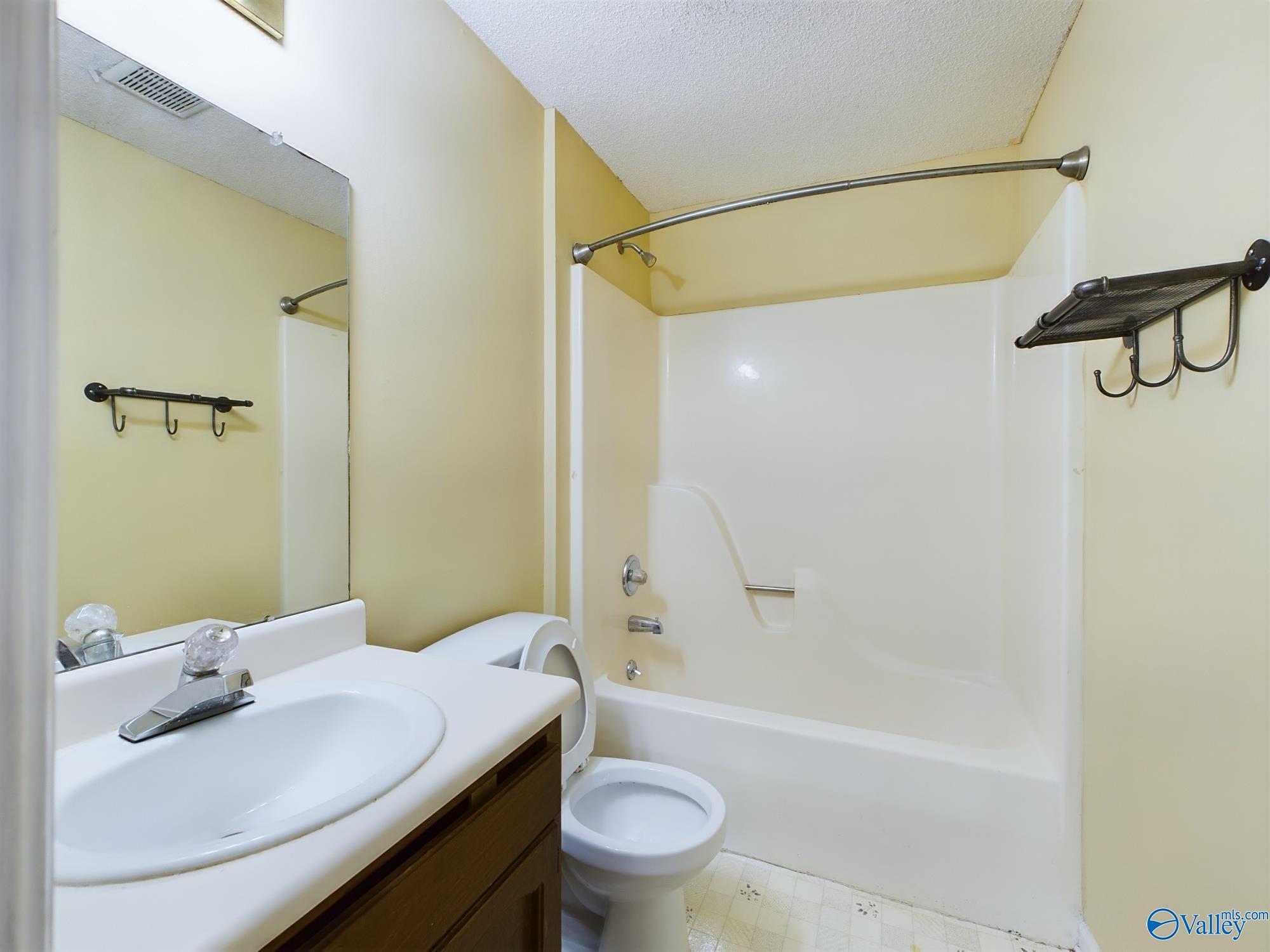 1001 Fieldstone Court SE