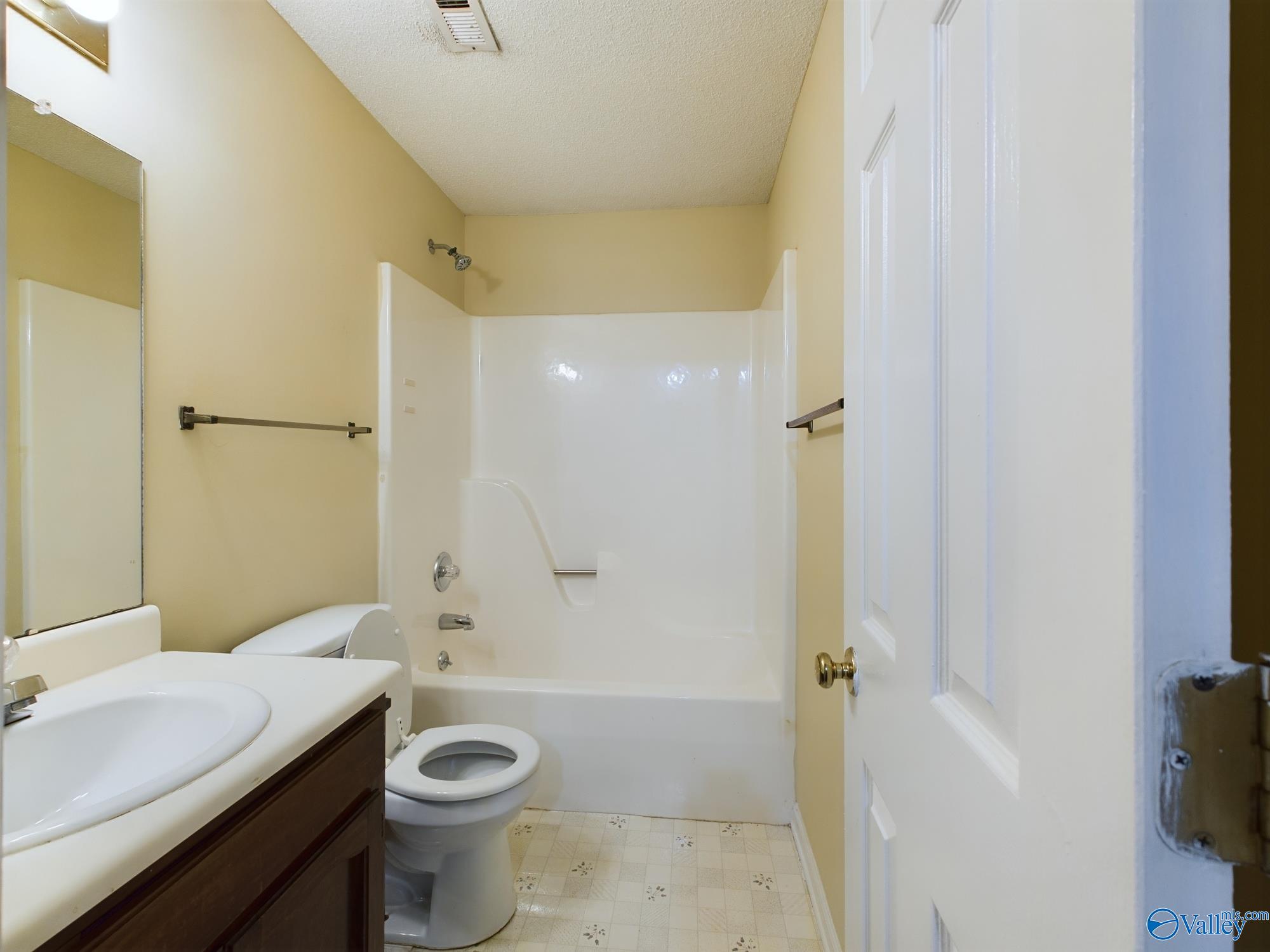 1001 Fieldstone Court SE