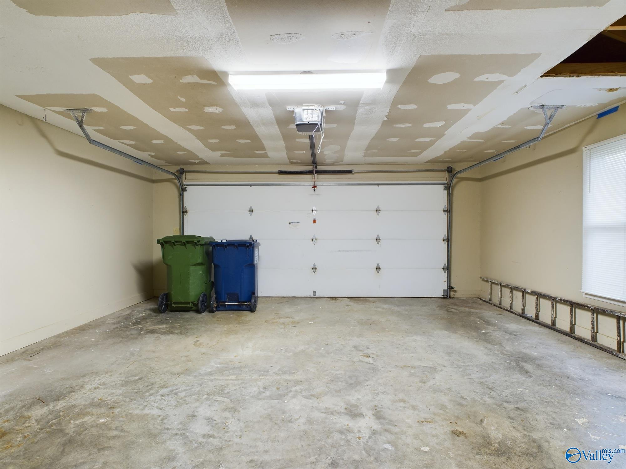 1001 Fieldstone Court SE