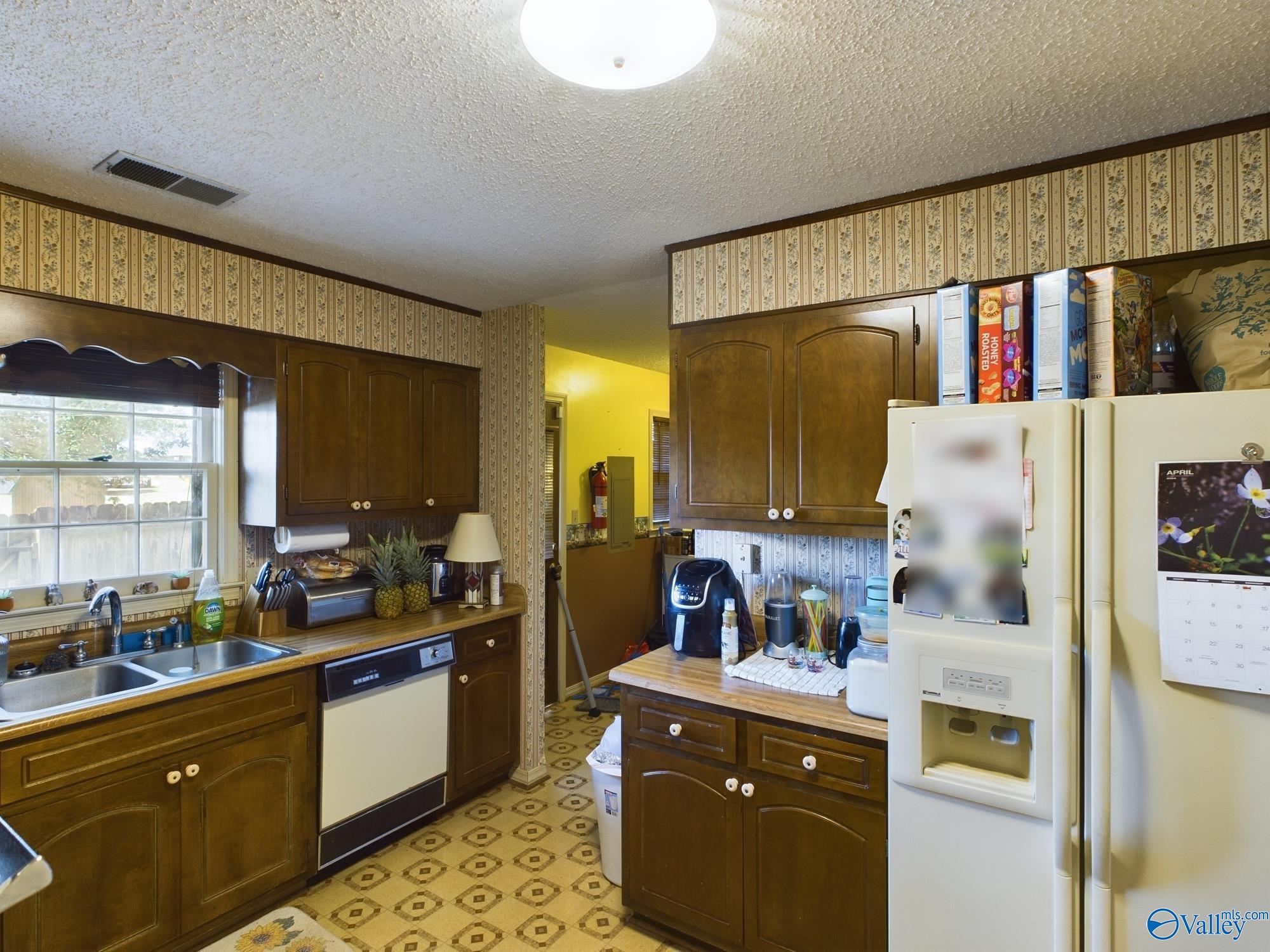 16320 Crimson Street