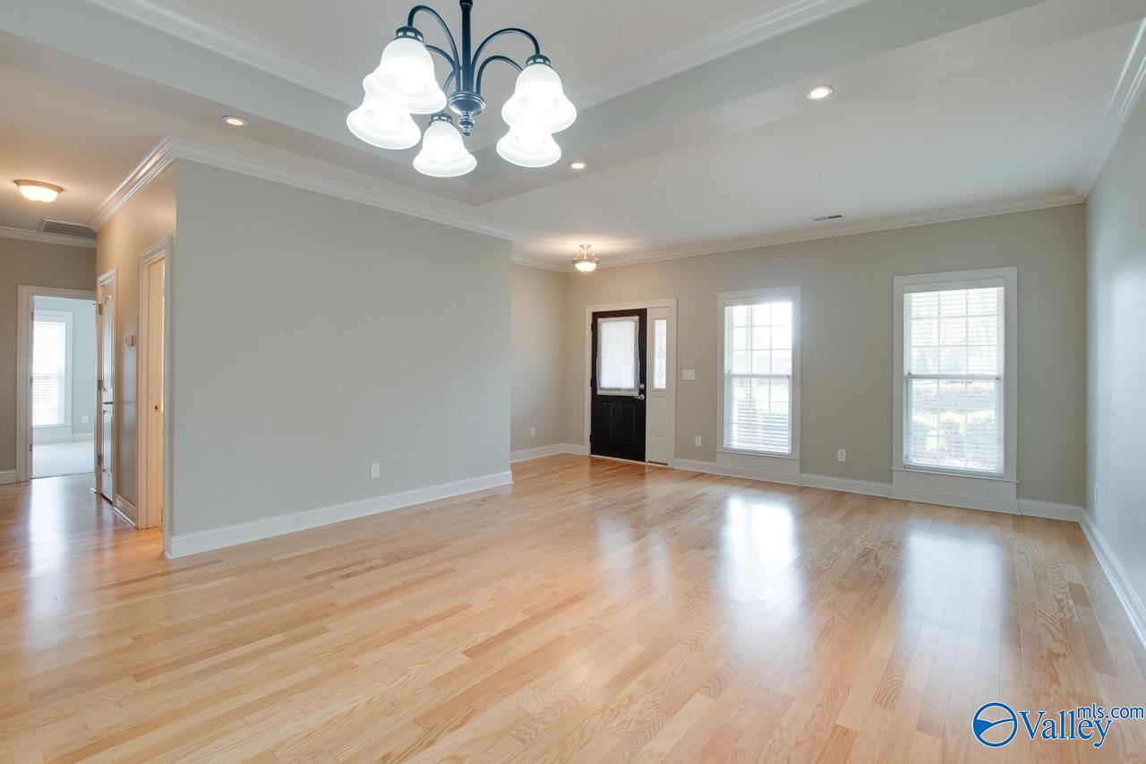 106 Knollcrest Drive