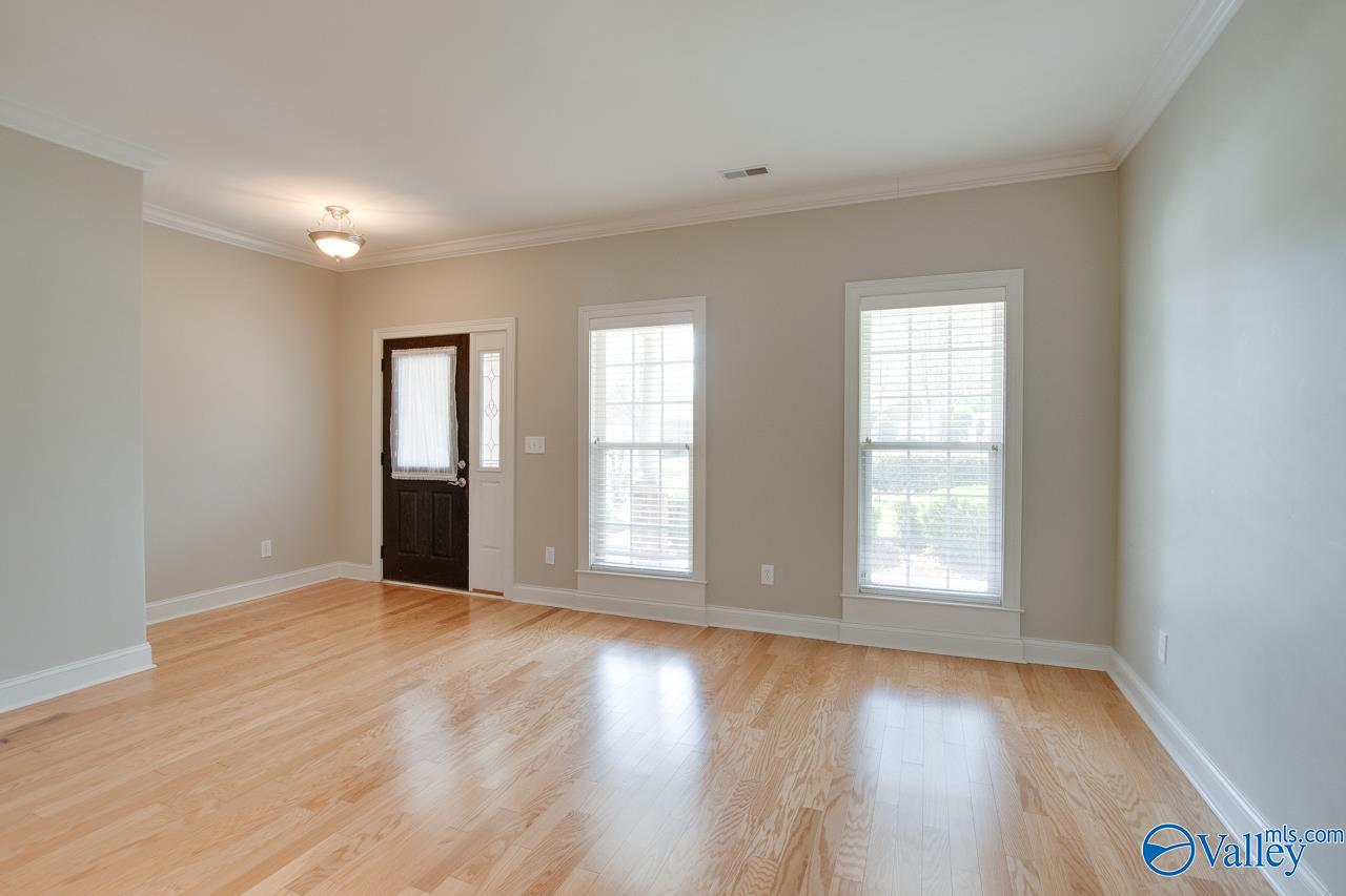 106 Knollcrest Drive