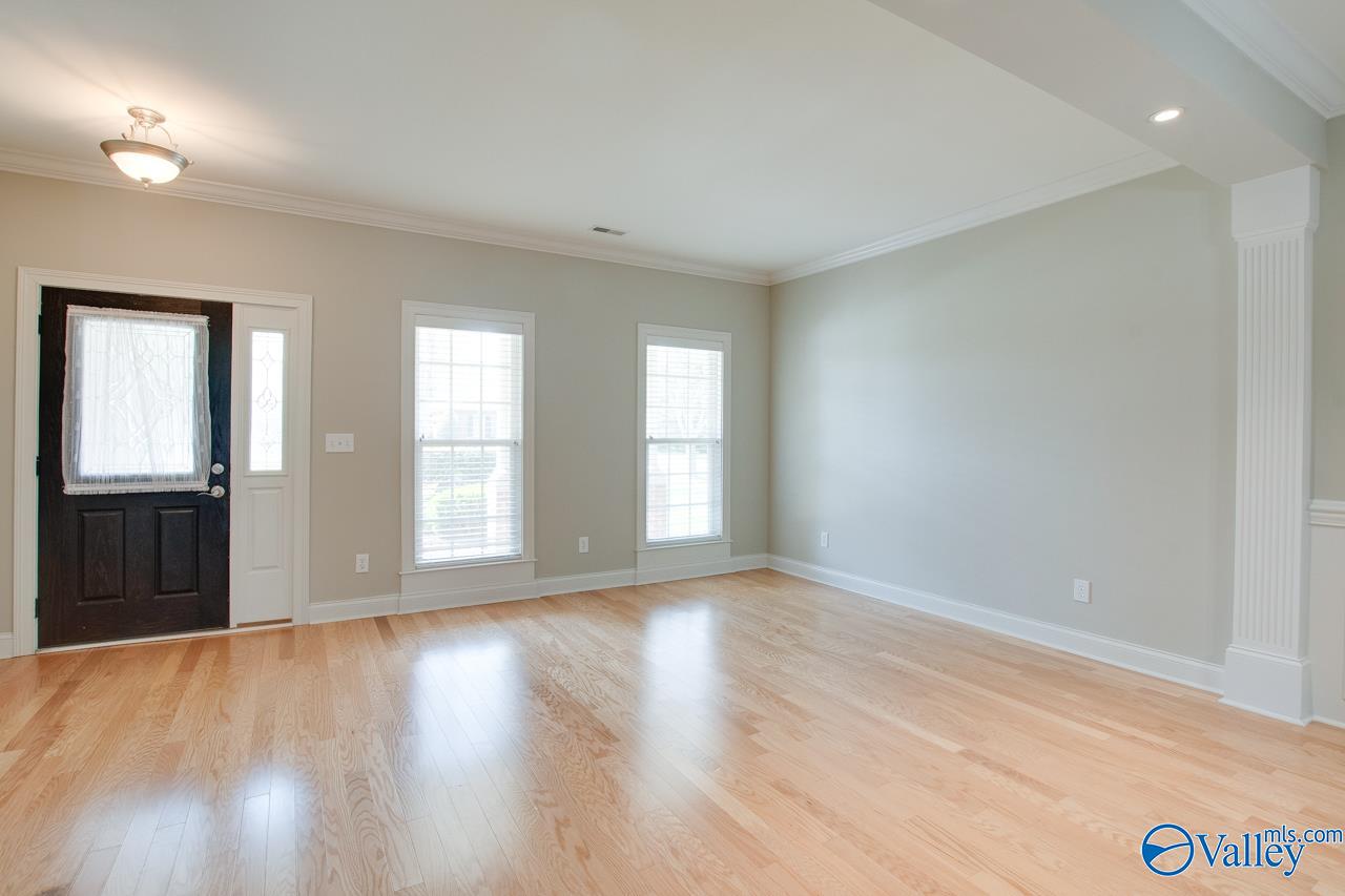 106 Knollcrest Drive