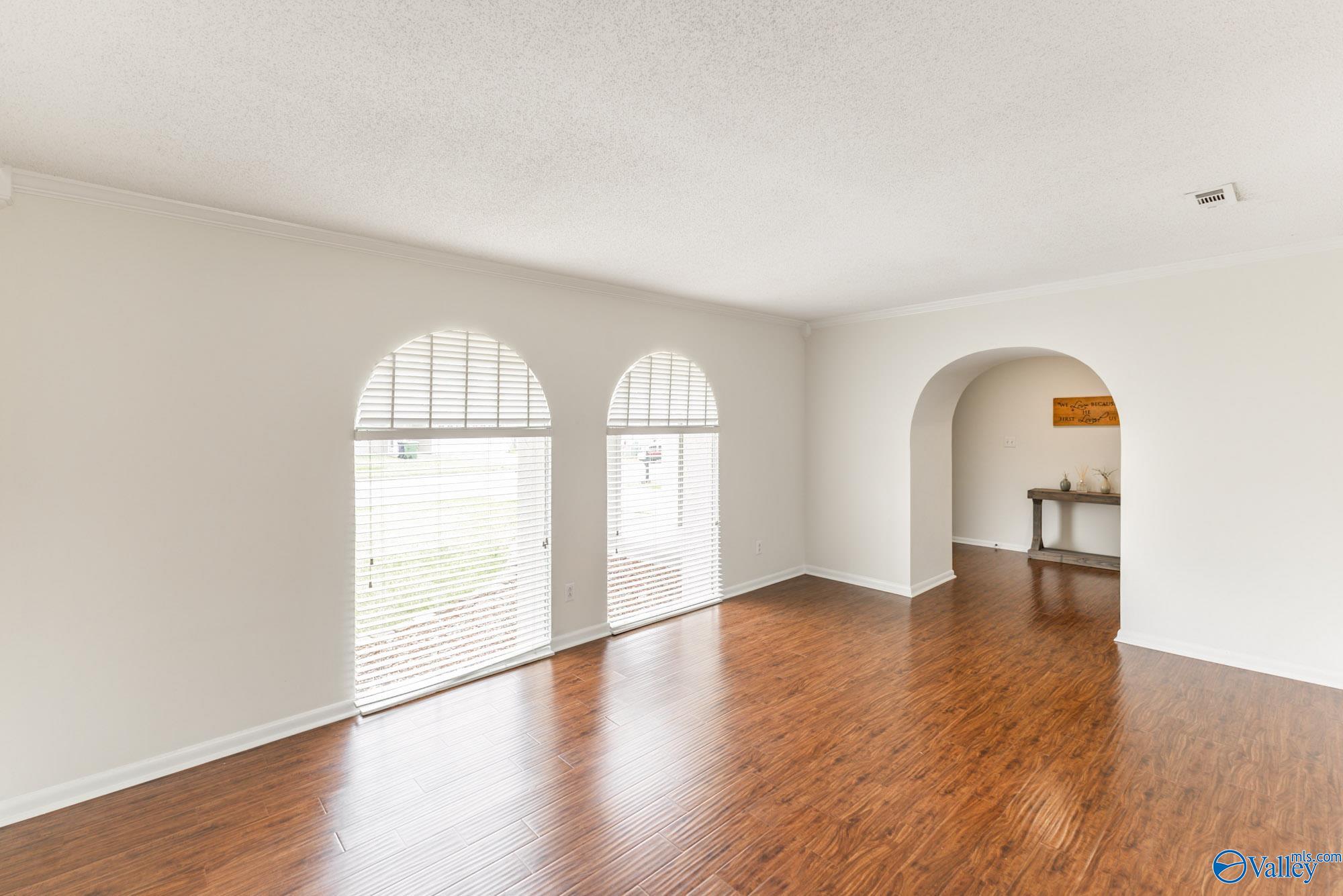 1907 Waxleaf Green SE