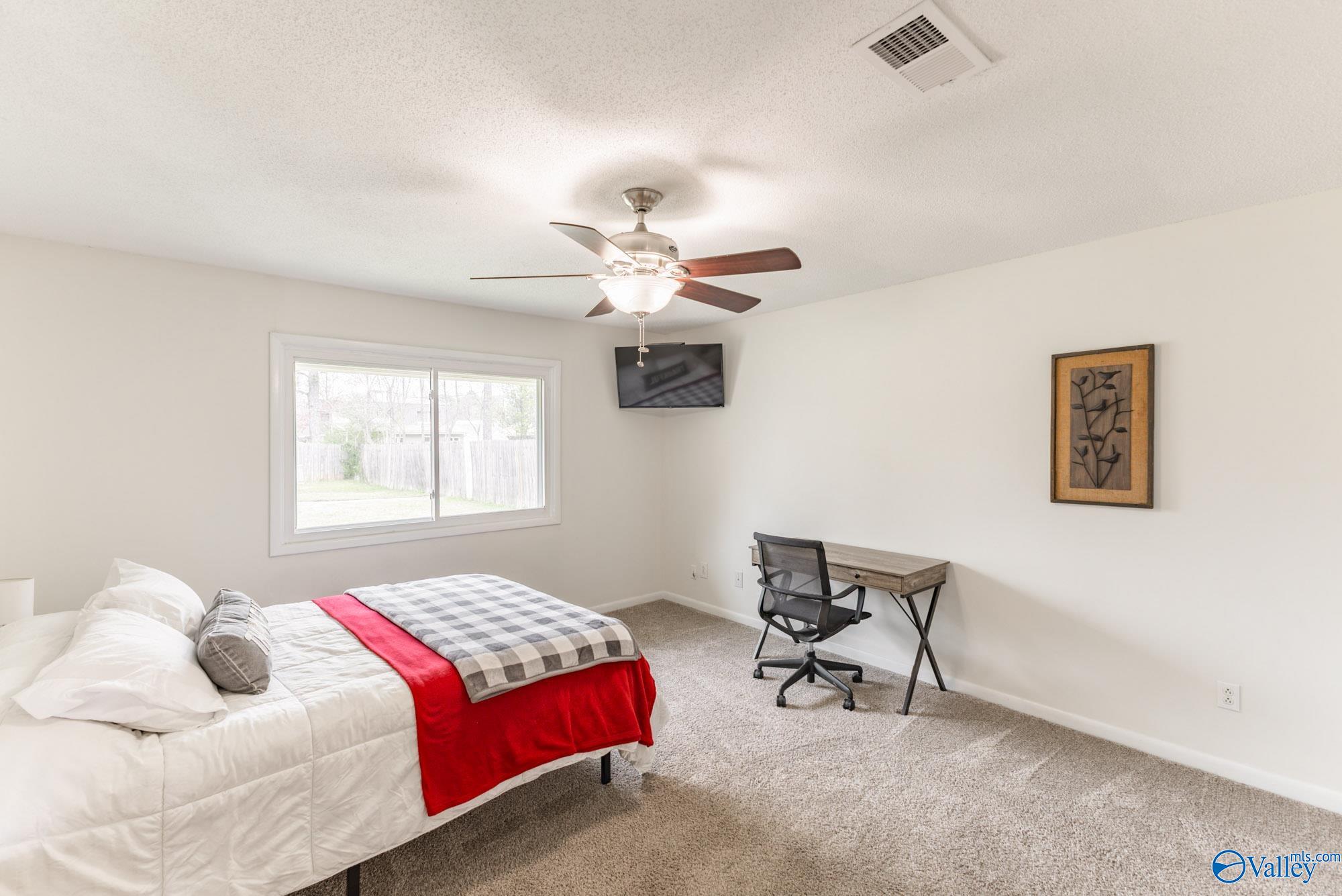 1907 Waxleaf Green SE