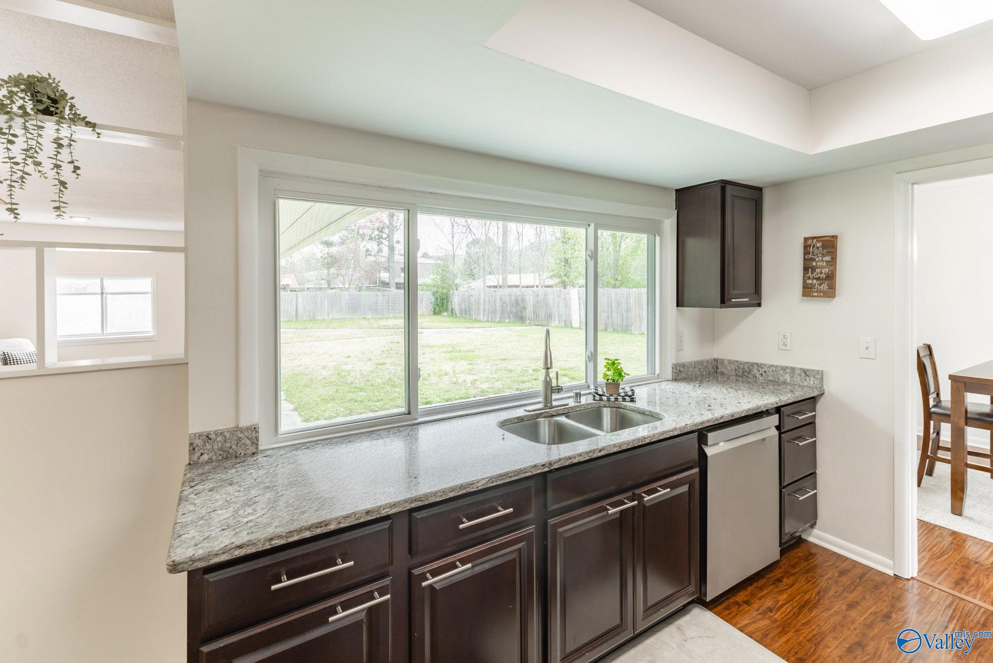 1907 Waxleaf Green SE