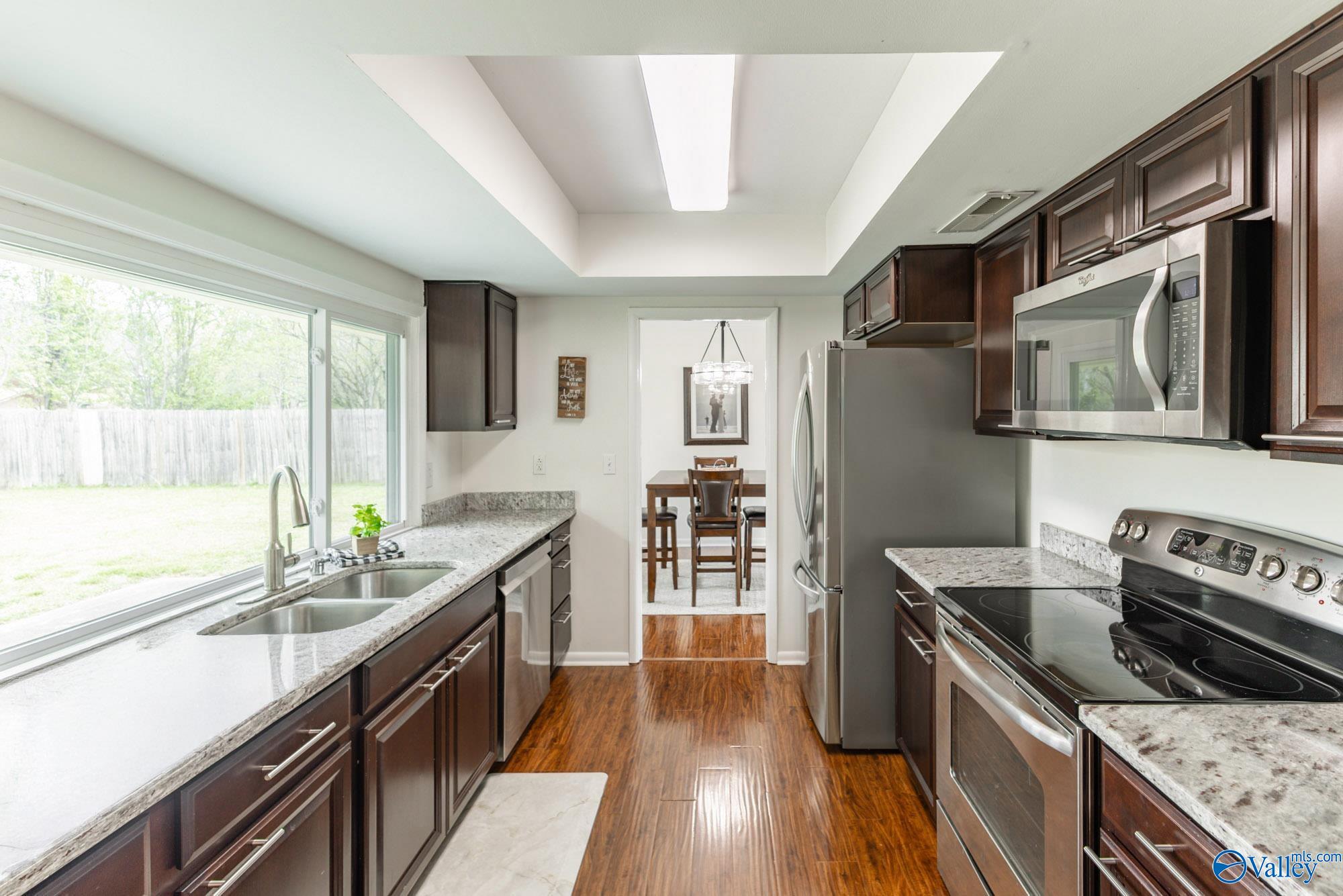 1907 Waxleaf Green SE