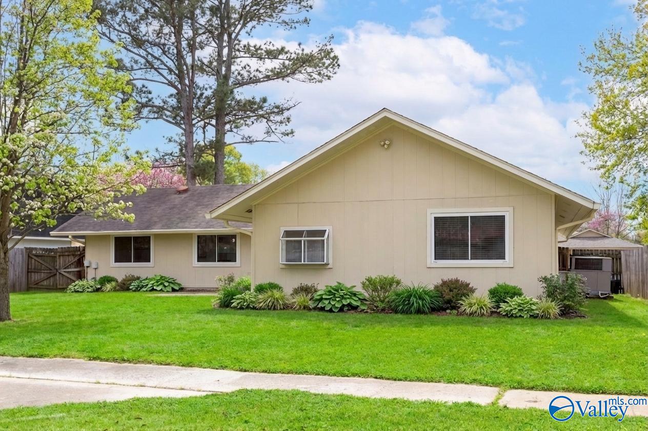 1907 Waxleaf Green SE