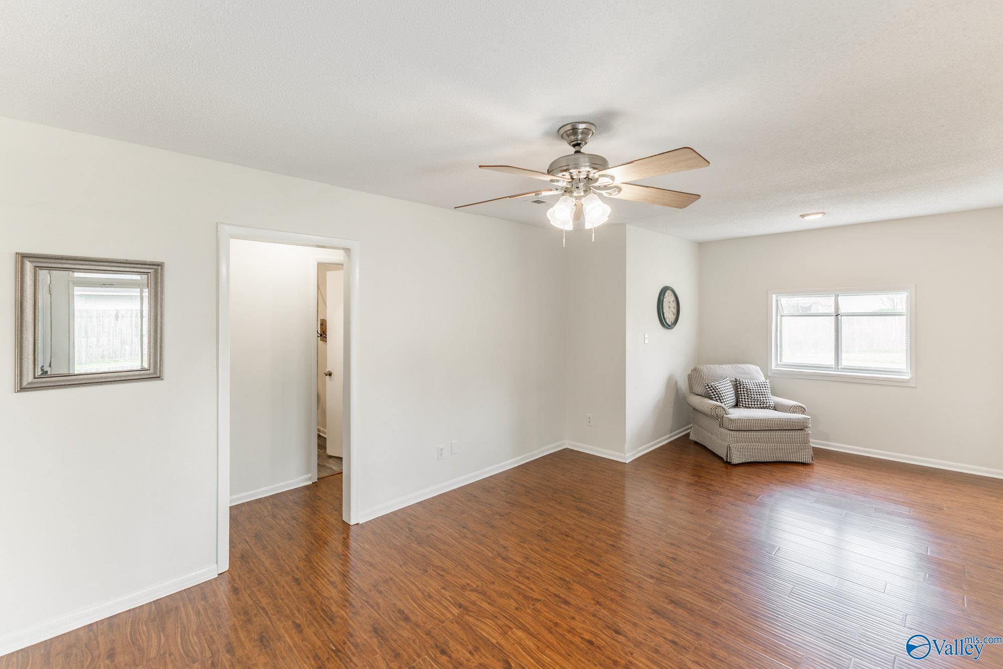 1907 Waxleaf Green SE