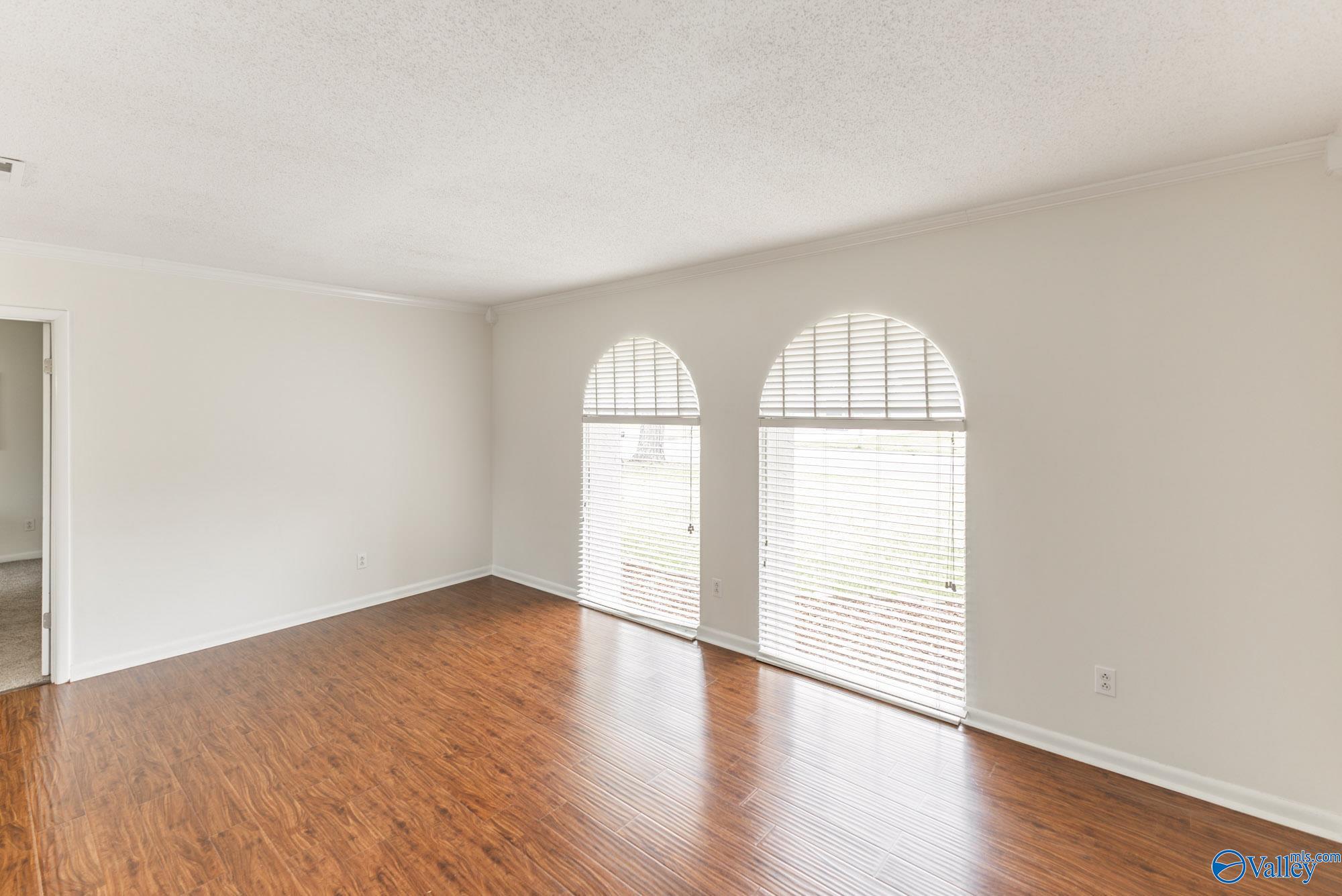 1907 Waxleaf Green SE