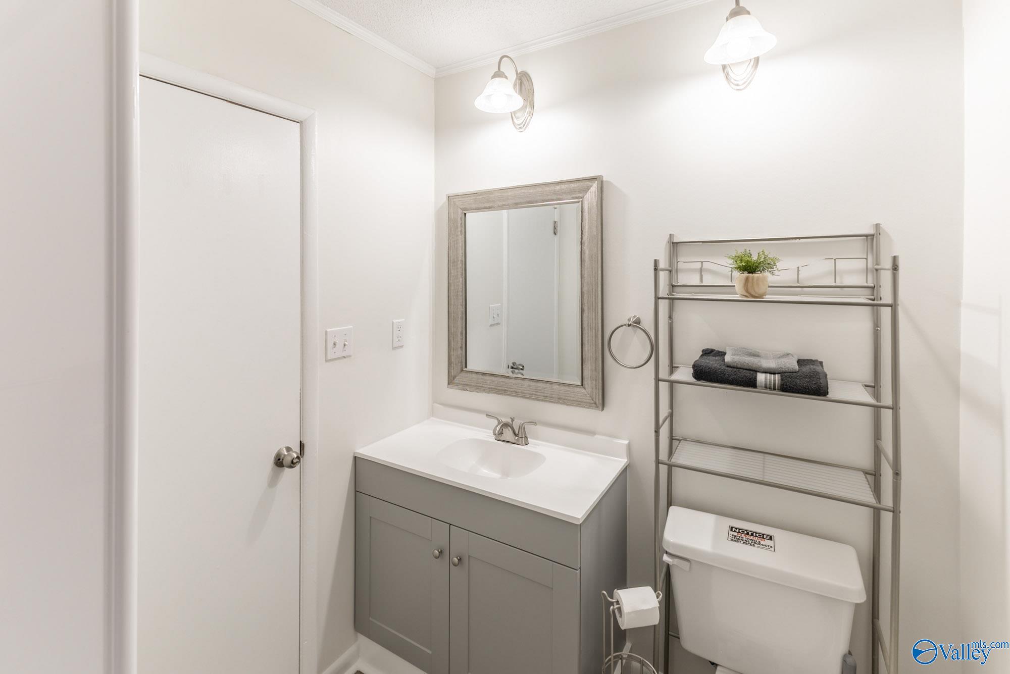 1907 Waxleaf Green SE