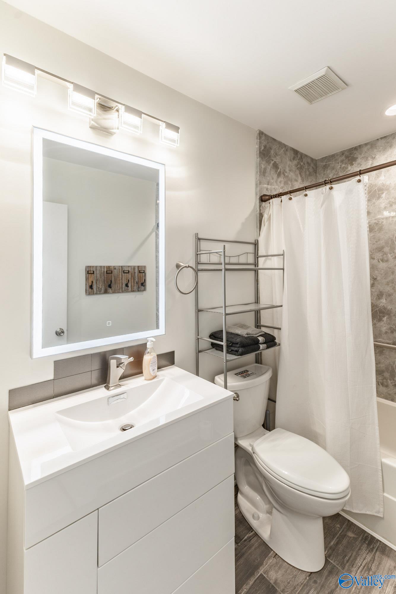 1907 Waxleaf Green SE