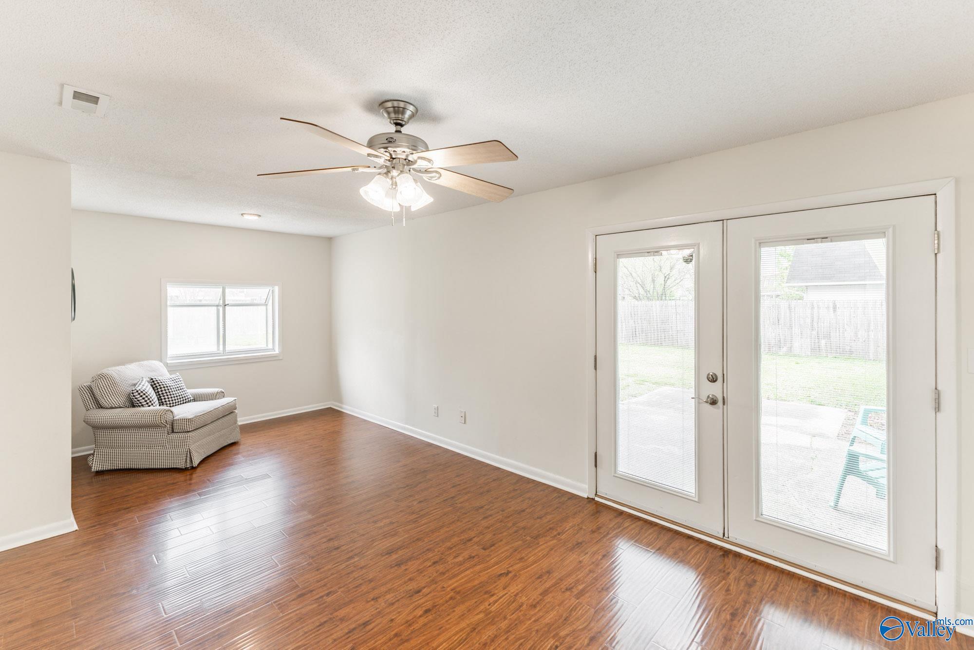 1907 Waxleaf Green SE