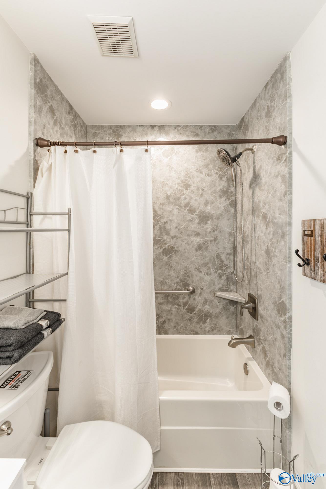 1907 Waxleaf Green SE