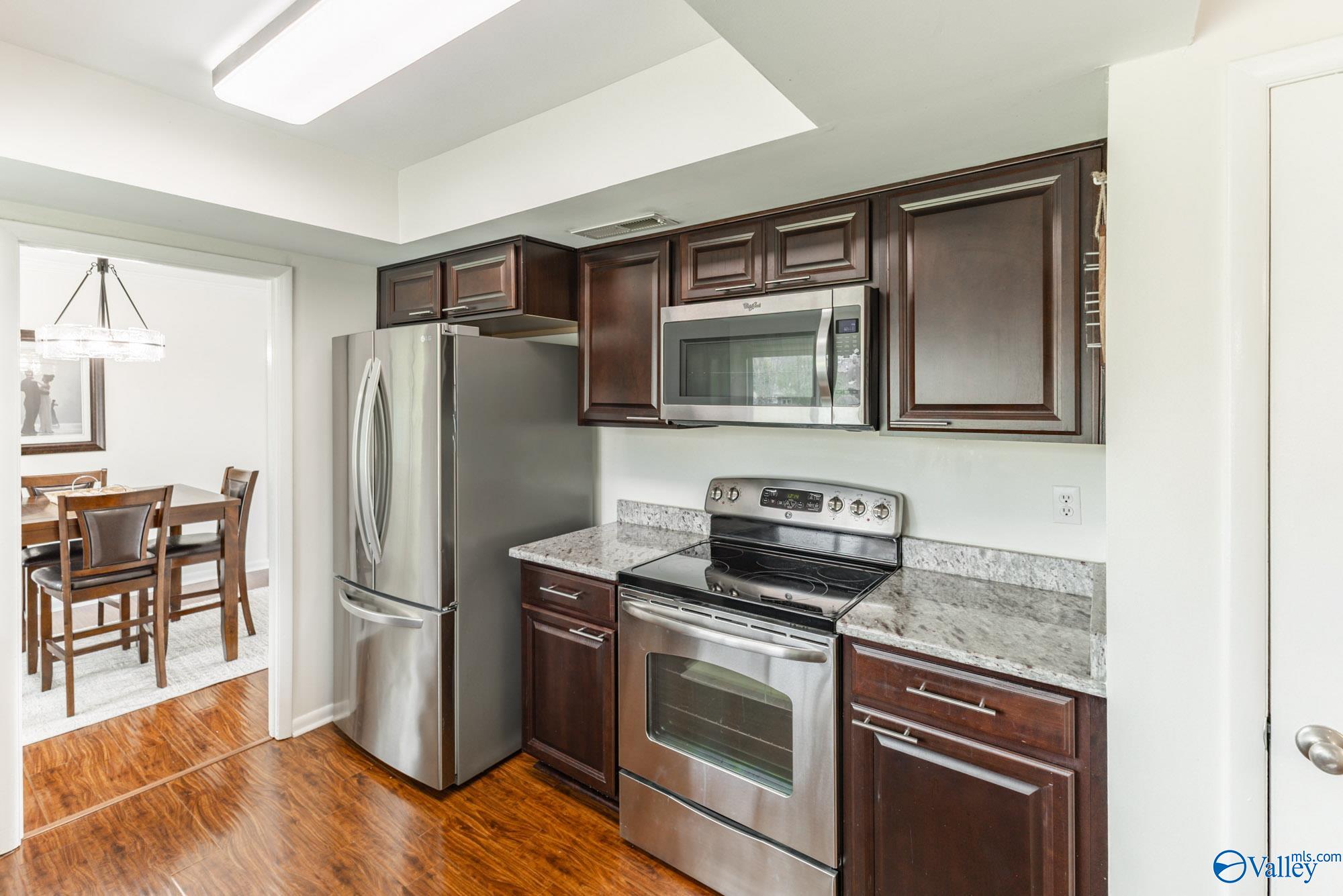 1907 Waxleaf Green SE