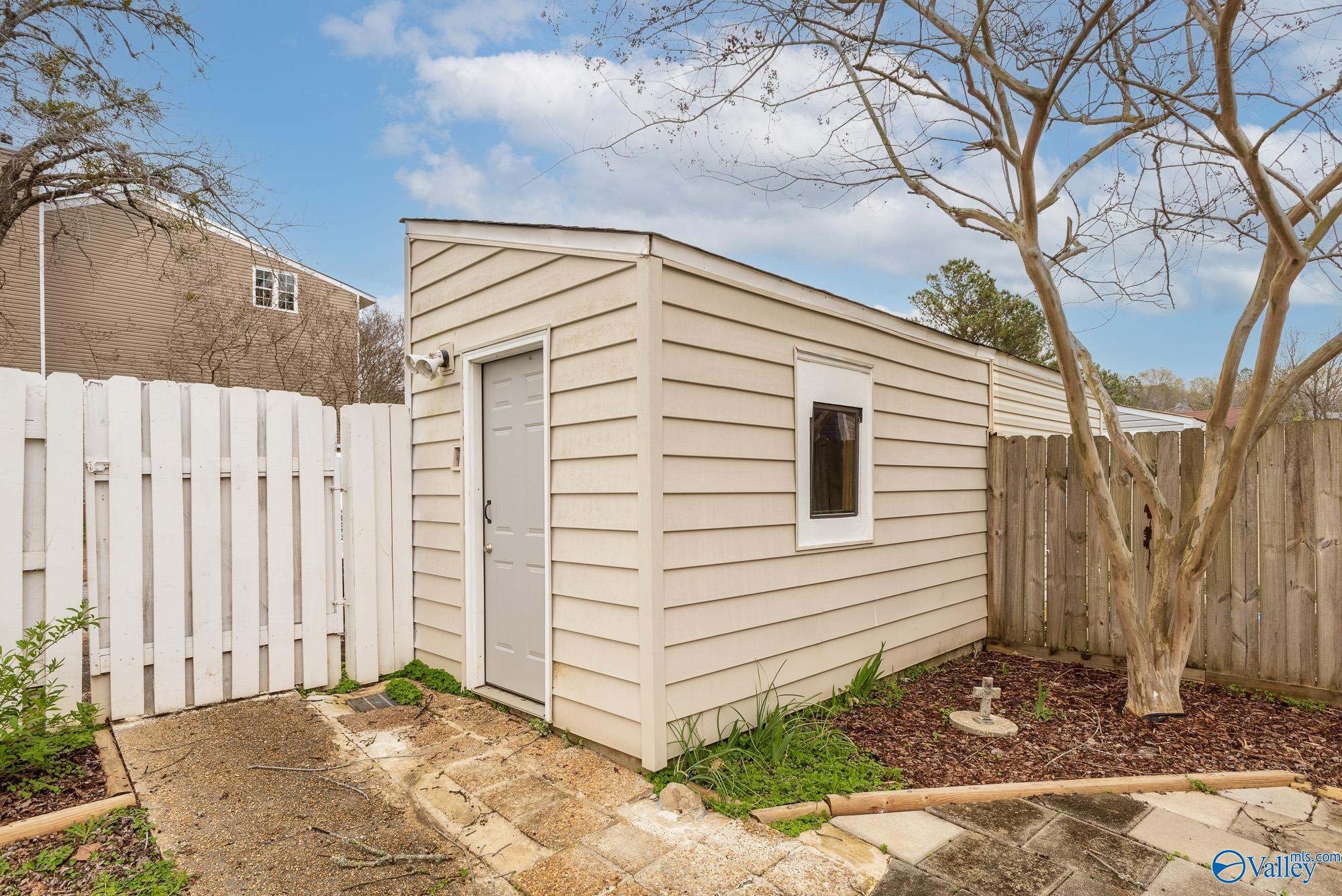 401 Hobbs Road