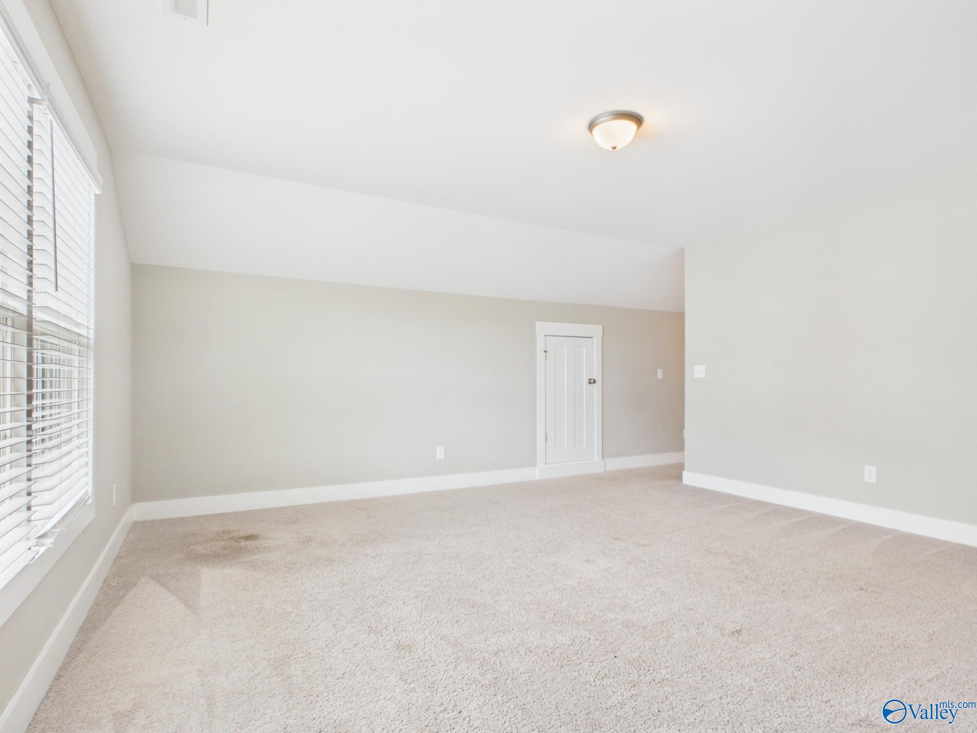 102 Waxwing Street