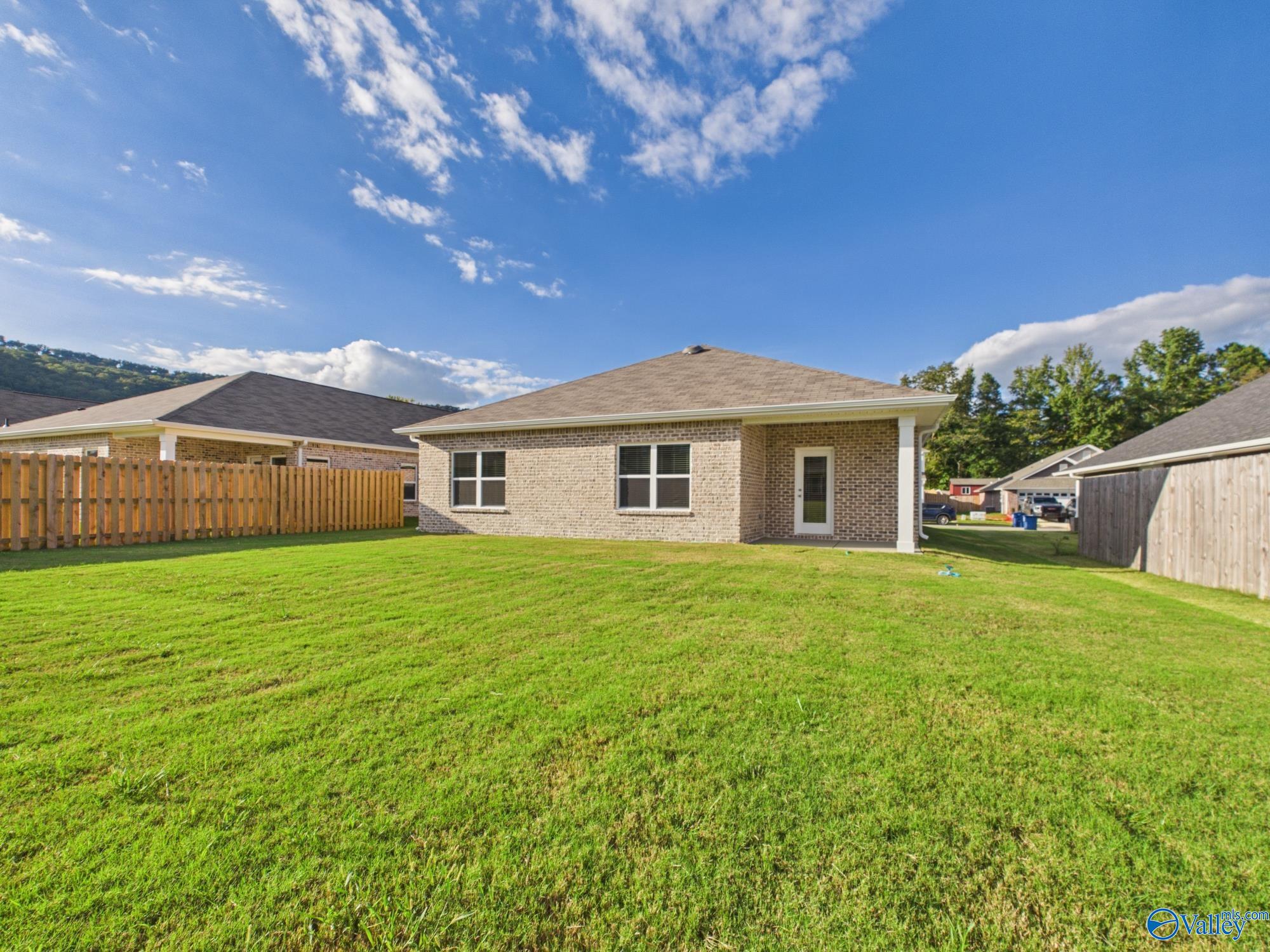 6139 Feather Way SE