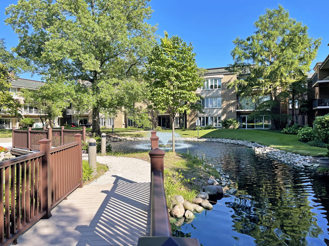 1 Oak Brook Club Drive Unit: A212