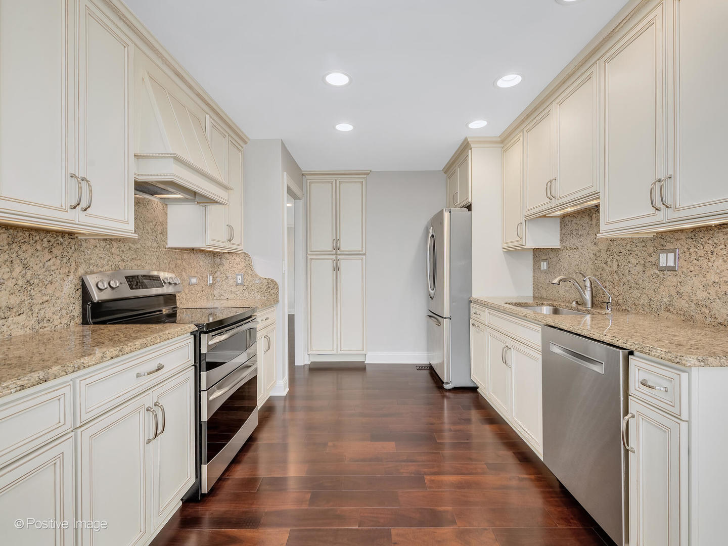 1 Oak Brook Club Drive Unit: A212