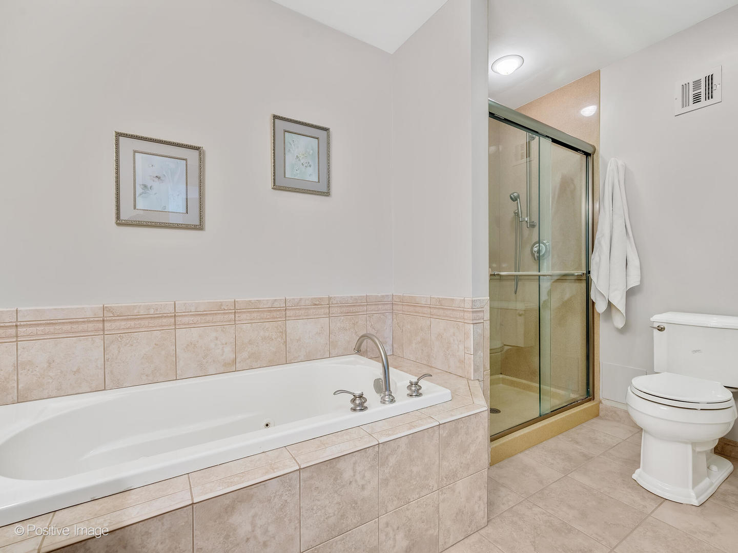 1 Oak Brook Club Drive Unit: A212