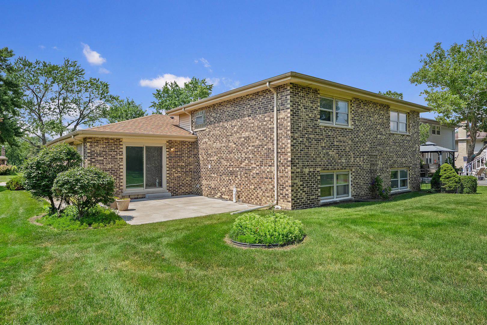 7925 Farmingdale Drive